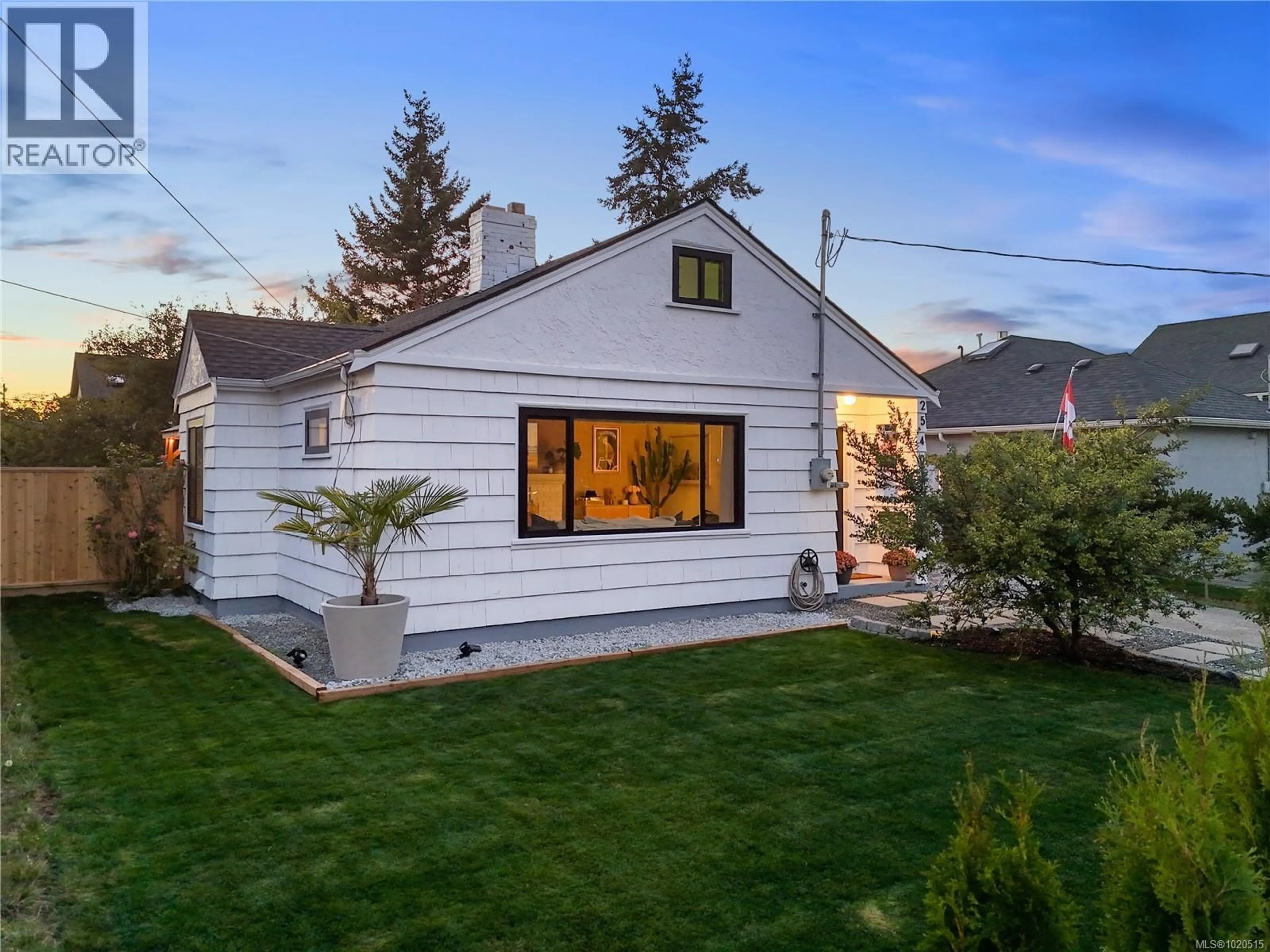 Home with vinyl exterior material, street for 2540 BLACKWOOD STREET, Victoria British Columbia V8T3W1