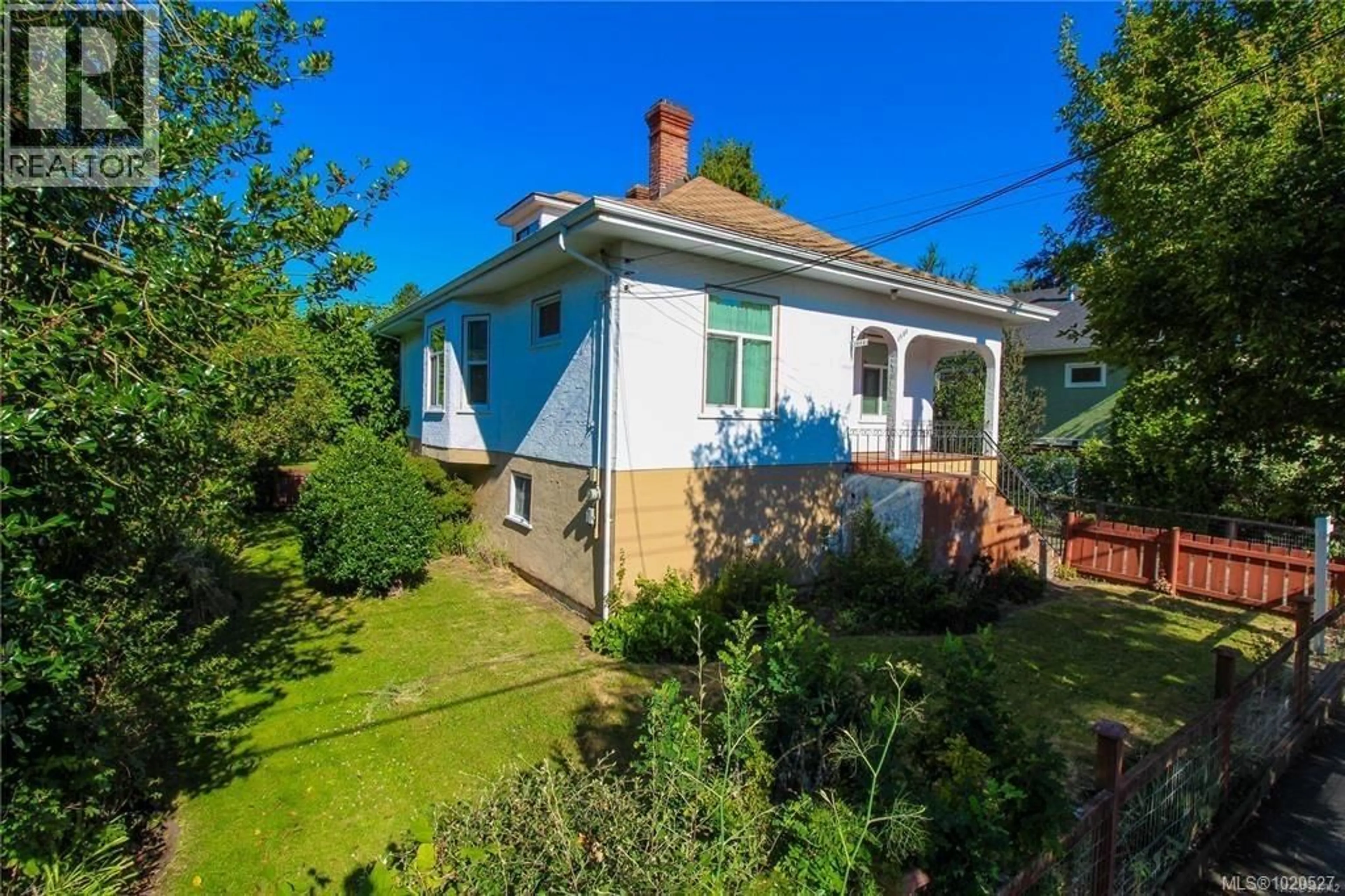 A pic from outside/outdoor area/front of a property/back of a property/a pic from drone, street for 1606 BANK STREET, Victoria British Columbia V8R4V4
