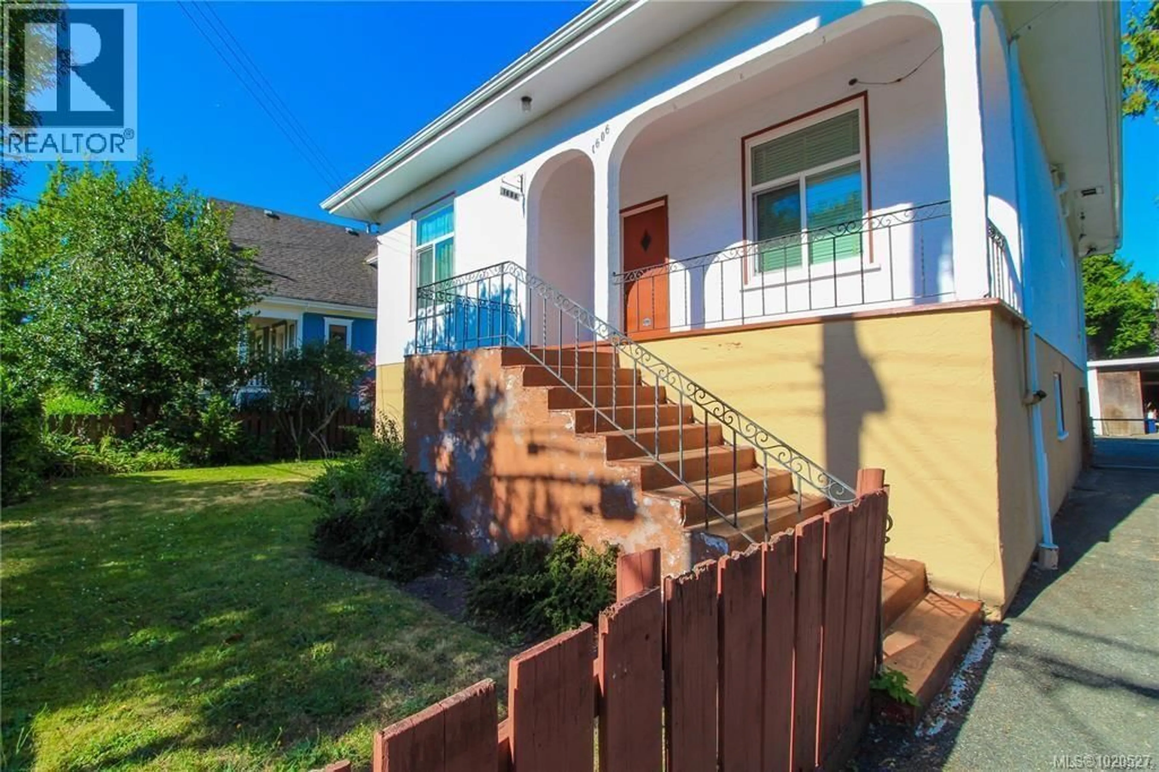 Patio, street for 1606 BANK STREET, Victoria British Columbia V8R4V4