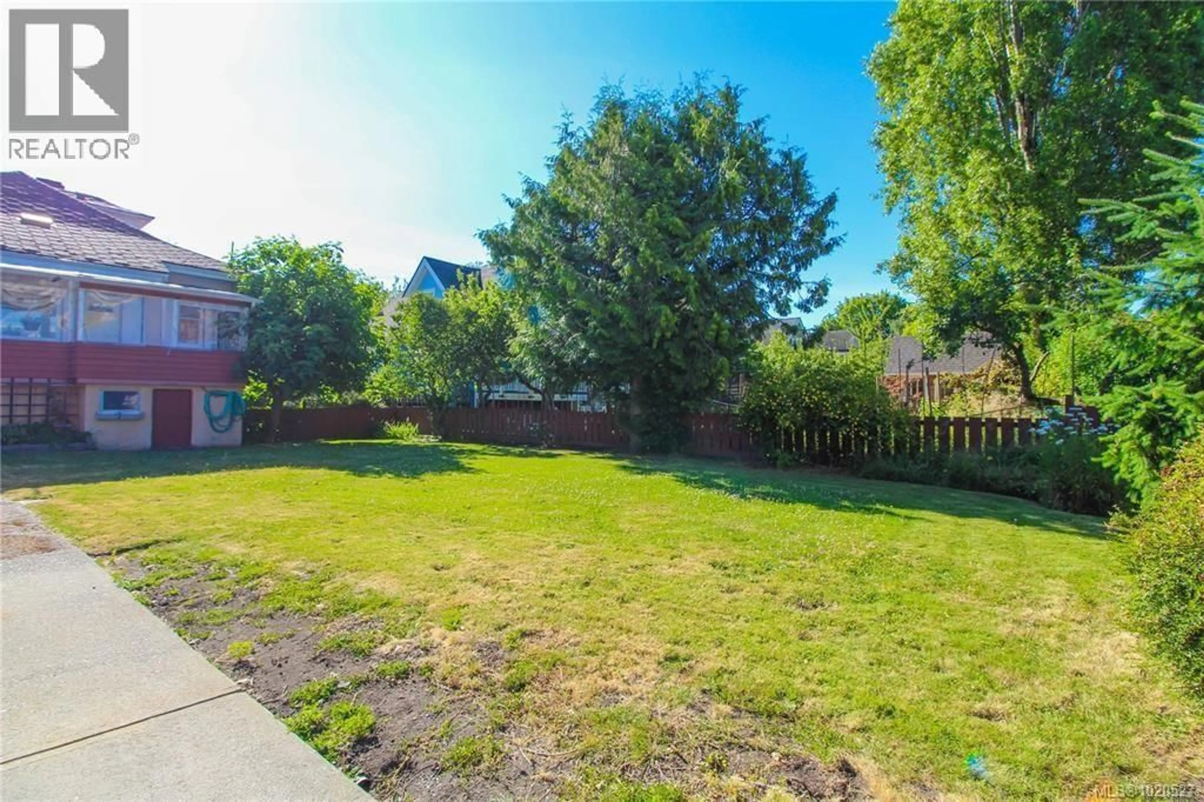 A pic from outside/outdoor area/front of a property/back of a property/a pic from drone, street for 1606 BANK STREET, Victoria British Columbia V8R4V4