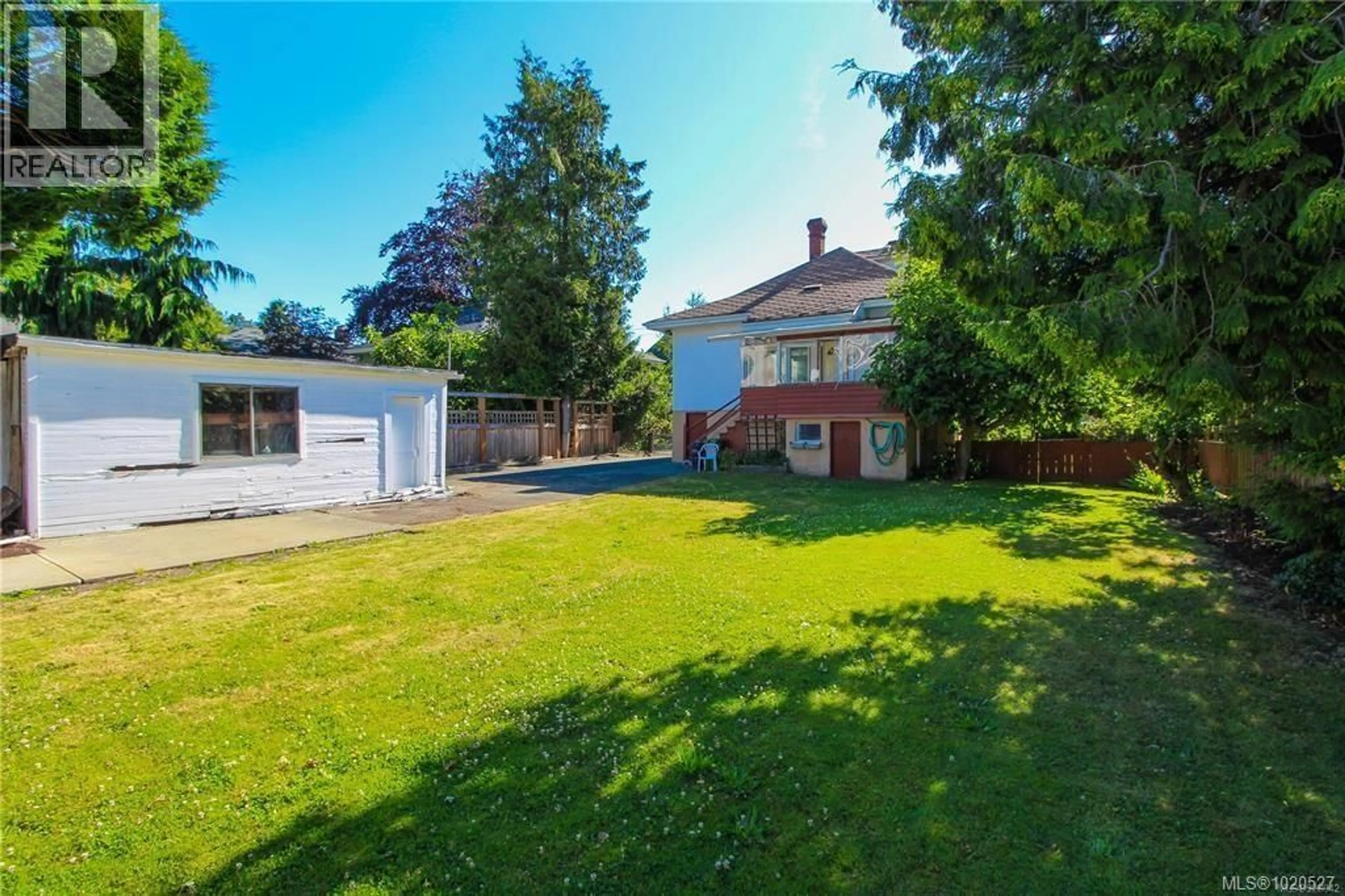 A pic from outside/outdoor area/front of a property/back of a property/a pic from drone, street for 1606 BANK STREET, Victoria British Columbia V8R4V4