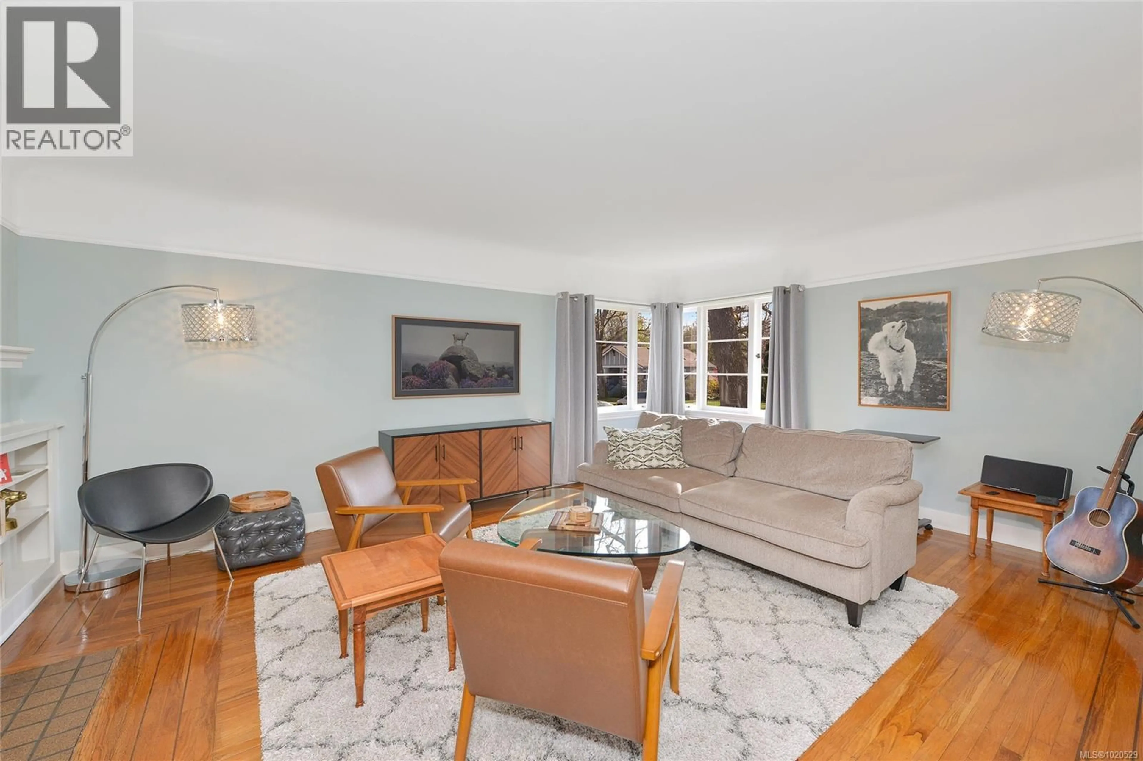 Living room with furniture, unknown for 1375 MONTEREY AVENUE, Oak Bay British Columbia V8S4V9