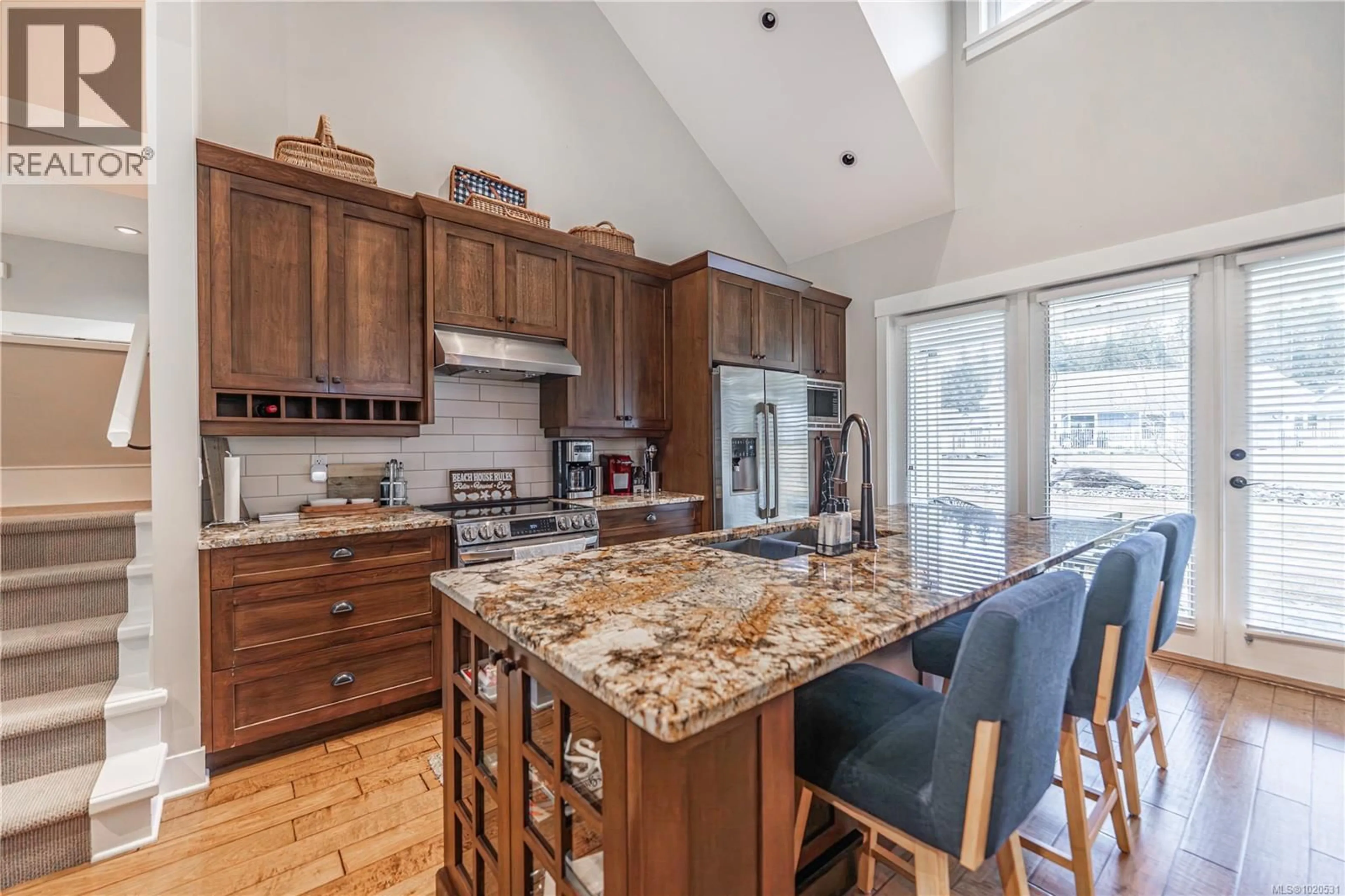 Open concept kitchen, ceramic/tile floor for 15 - 5251 ISLAND HIGHWAY WEST, Qualicum Beach British Columbia V9K2C1