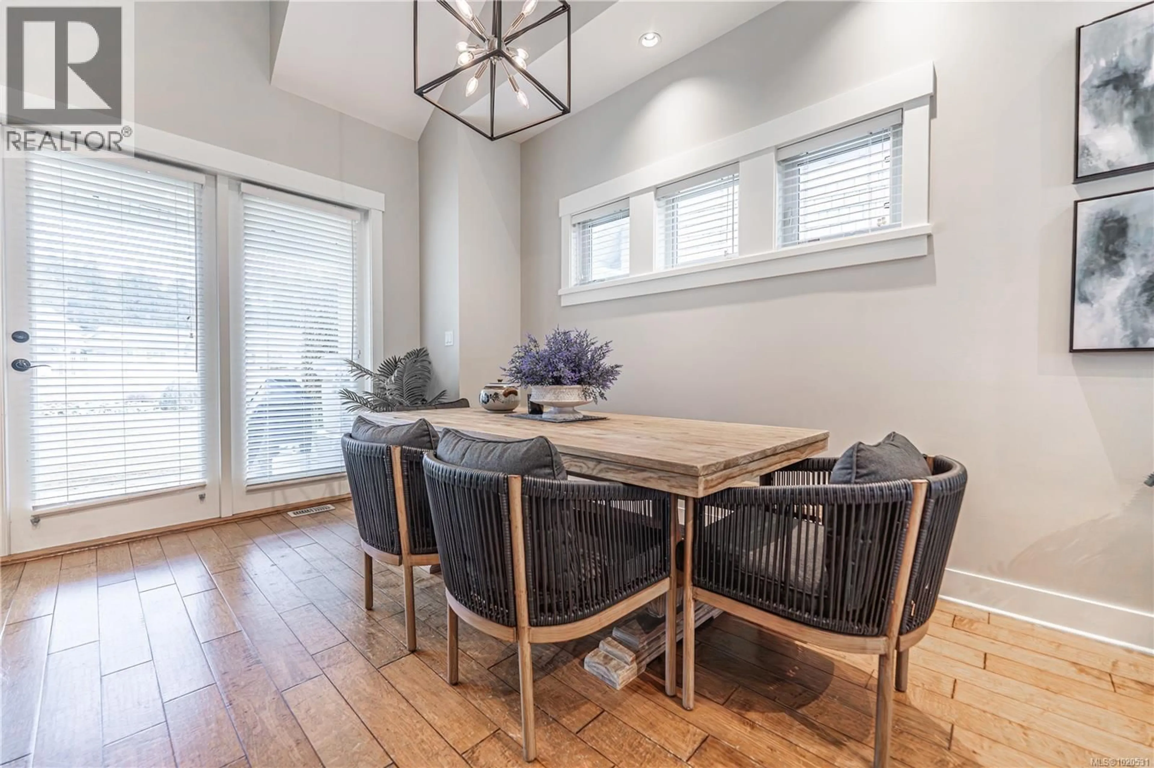 Dining room, wood/laminate floor for 15 - 5251 ISLAND HIGHWAY WEST, Qualicum Beach British Columbia V9K2C1