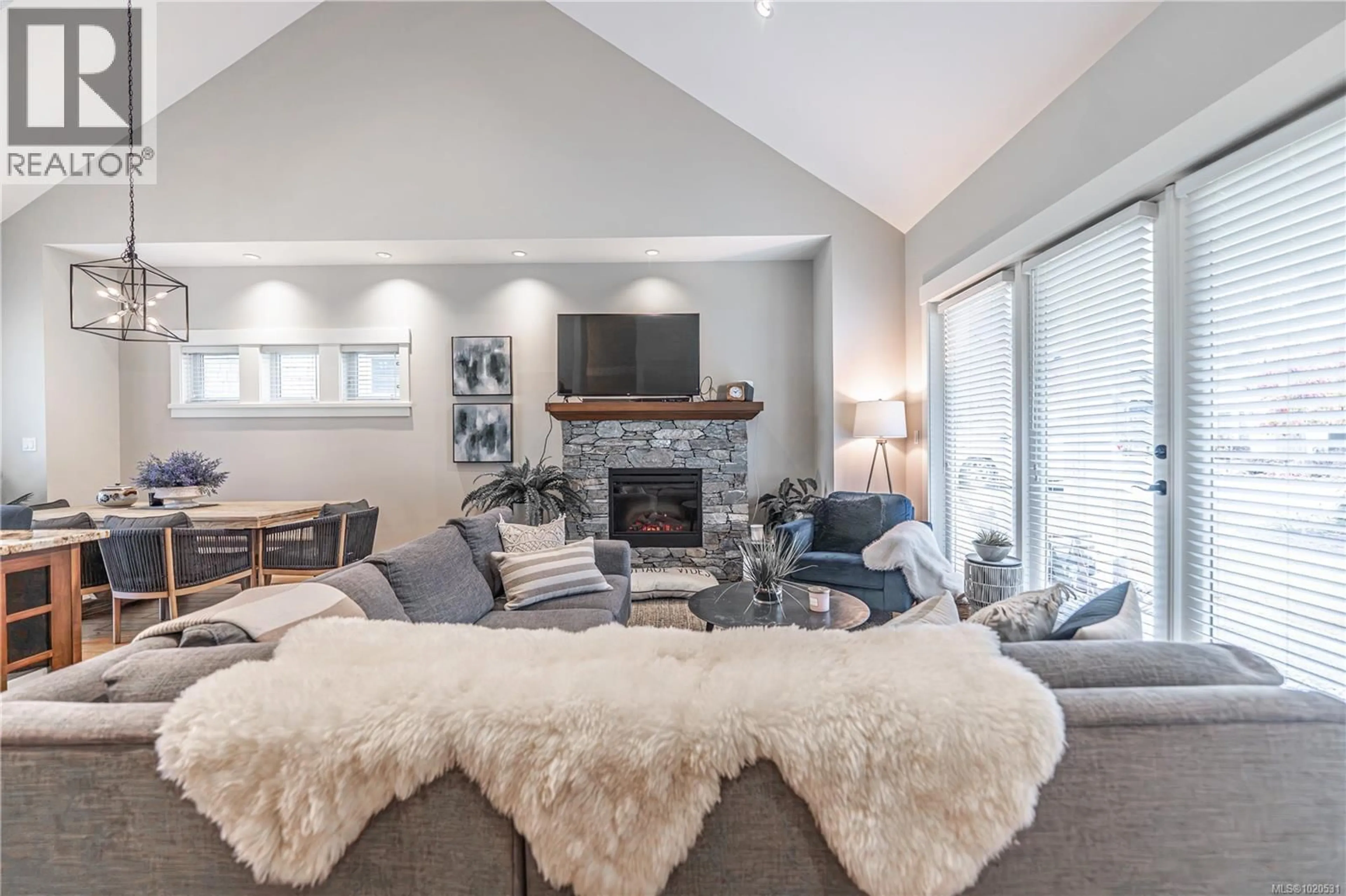 Living room with furniture, unknown for 15 - 5251 ISLAND HIGHWAY WEST, Qualicum Beach British Columbia V9K2C1