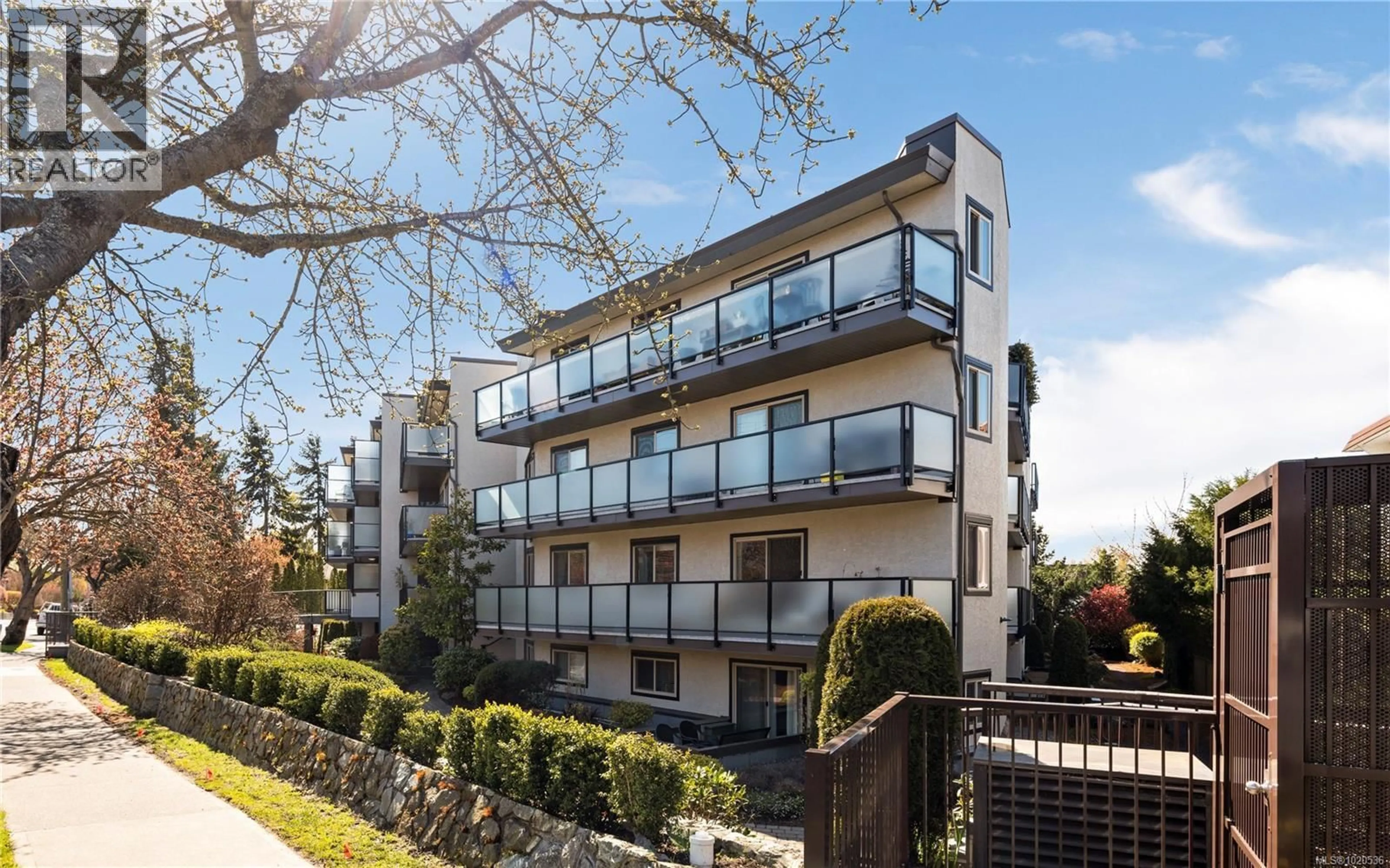 Balcony in the apartment, building for 402 - 1241 FAIRFIELD ROAD, Victoria British Columbia V8V3B3