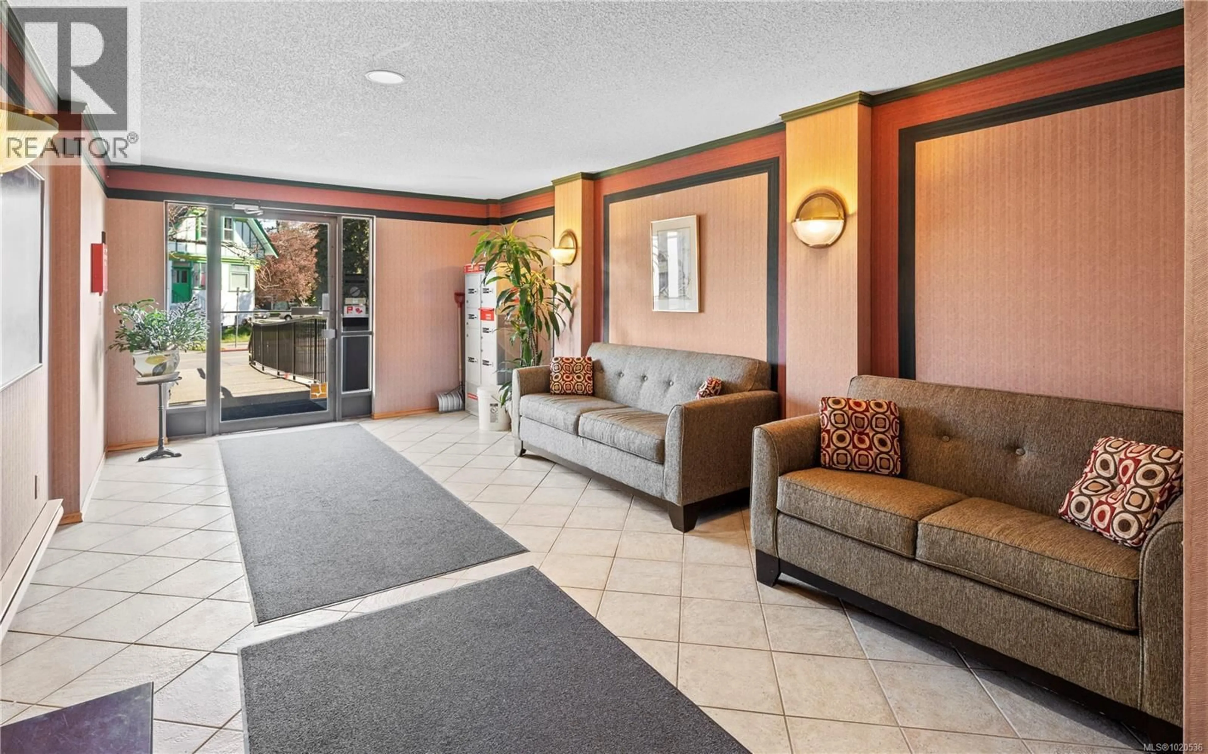 Lobby for 402 - 1241 FAIRFIELD ROAD, Victoria British Columbia V8V3B3