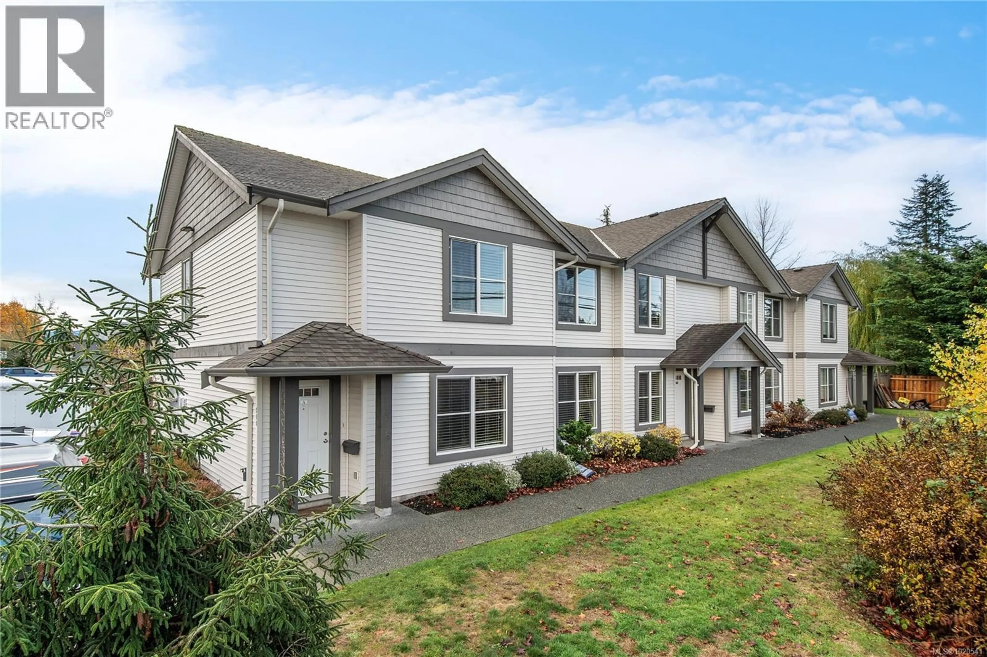 Home with vinyl exterior material, street for B - 390 CAROLYN ROAD, Campbell River British Columbia V9W5M6