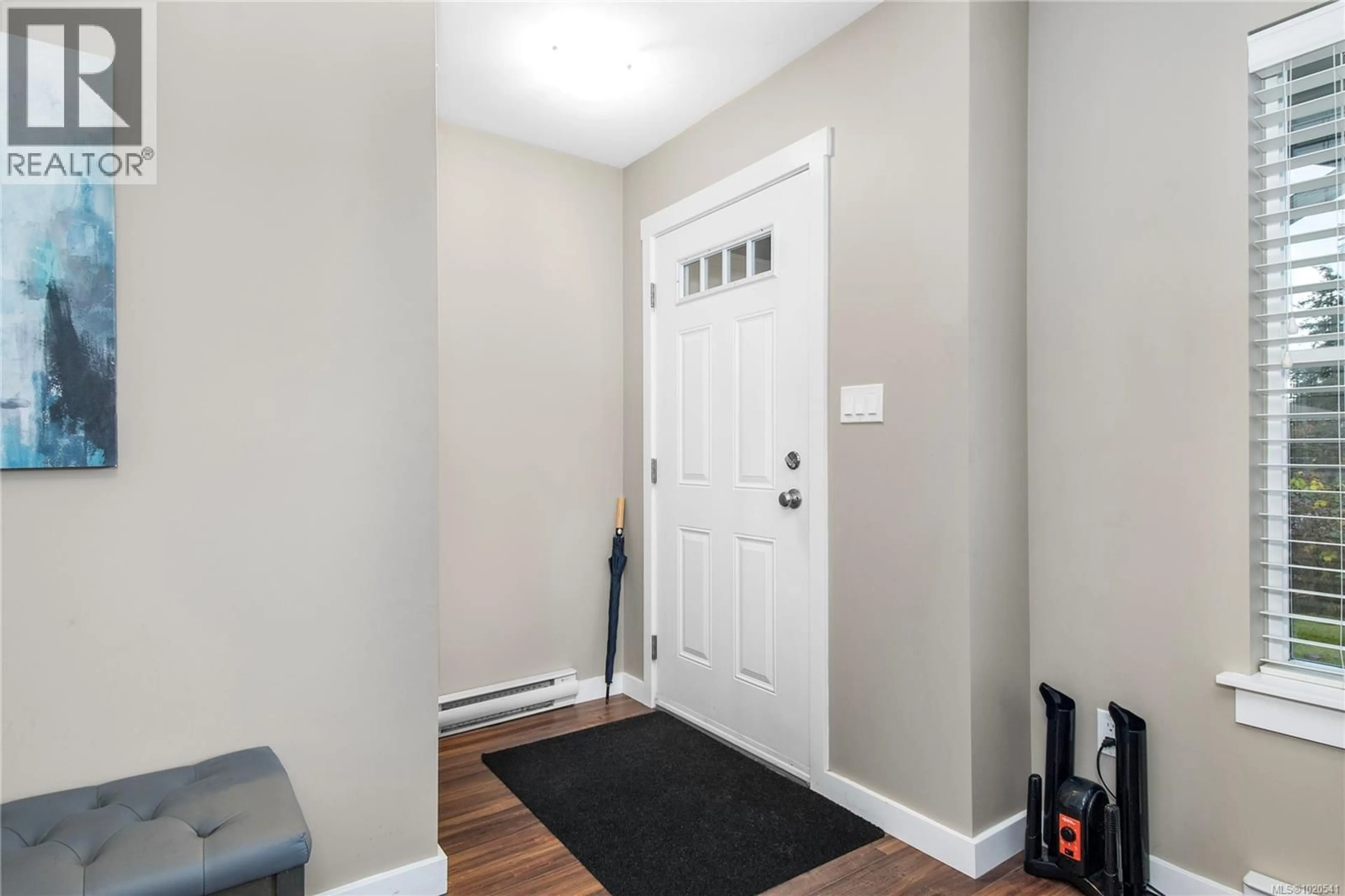 Indoor entryway for B - 390 CAROLYN ROAD, Campbell River British Columbia V9W5M6