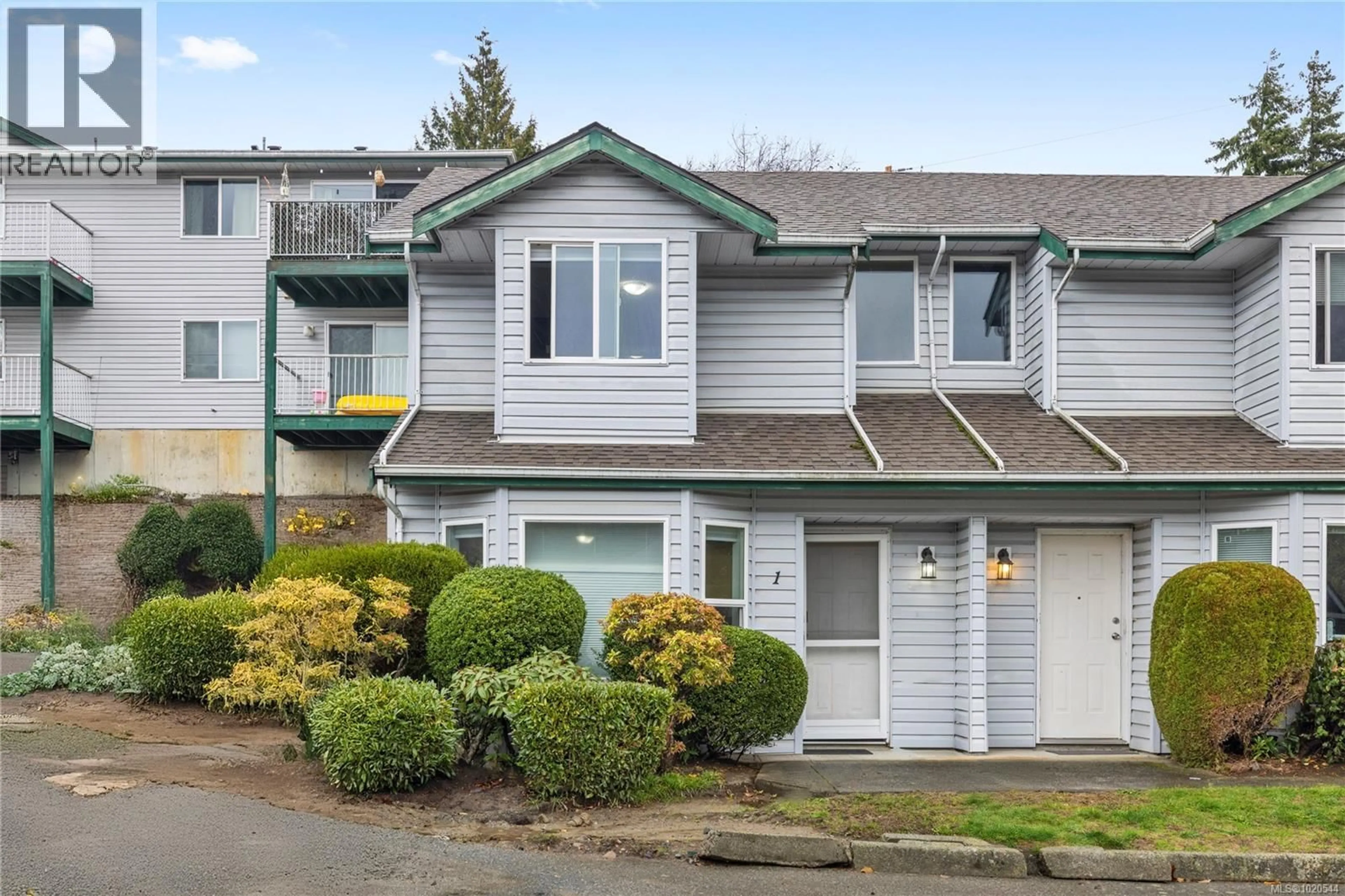 Home with vinyl exterior material, street for 1 - 438 GAIL PLACE, Nanaimo British Columbia V9R5W4