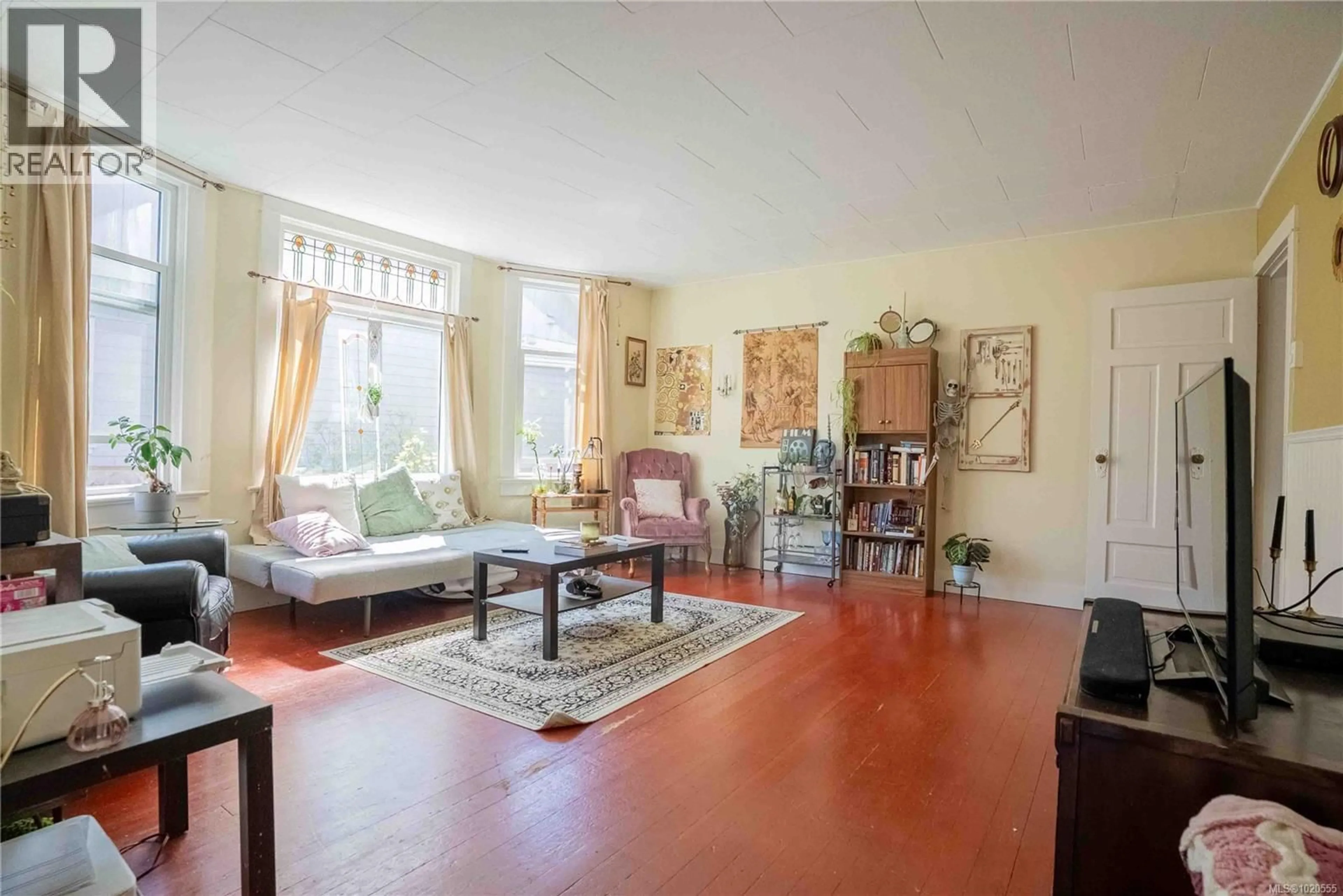 Living room with furniture, unknown for 2329 DOWLER PLACE, Victoria British Columbia V8T4H5