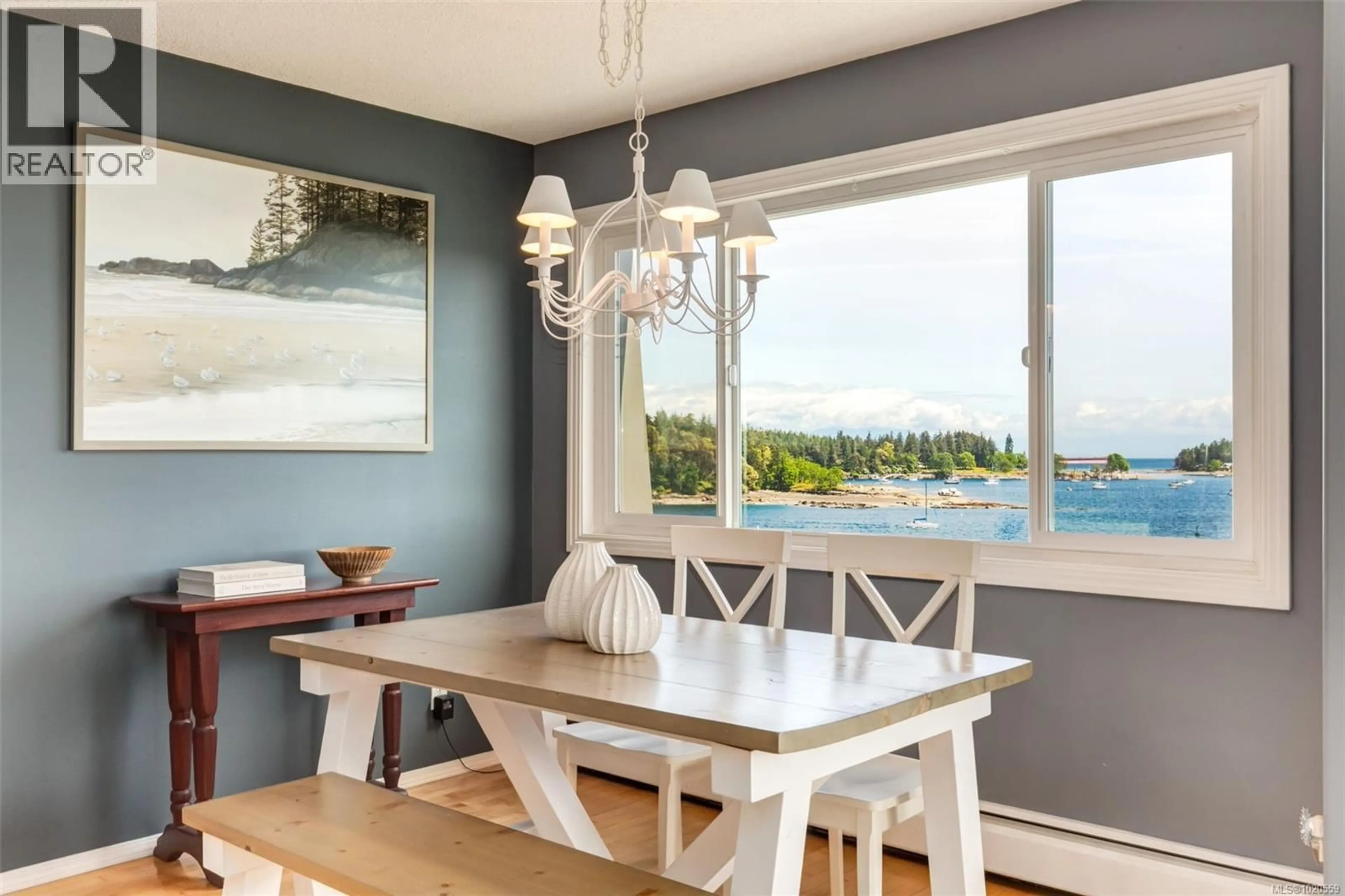 Dining room, wood/laminate floor for 402 - 55 DAWES STREET, Nanaimo British Columbia V9S1A2