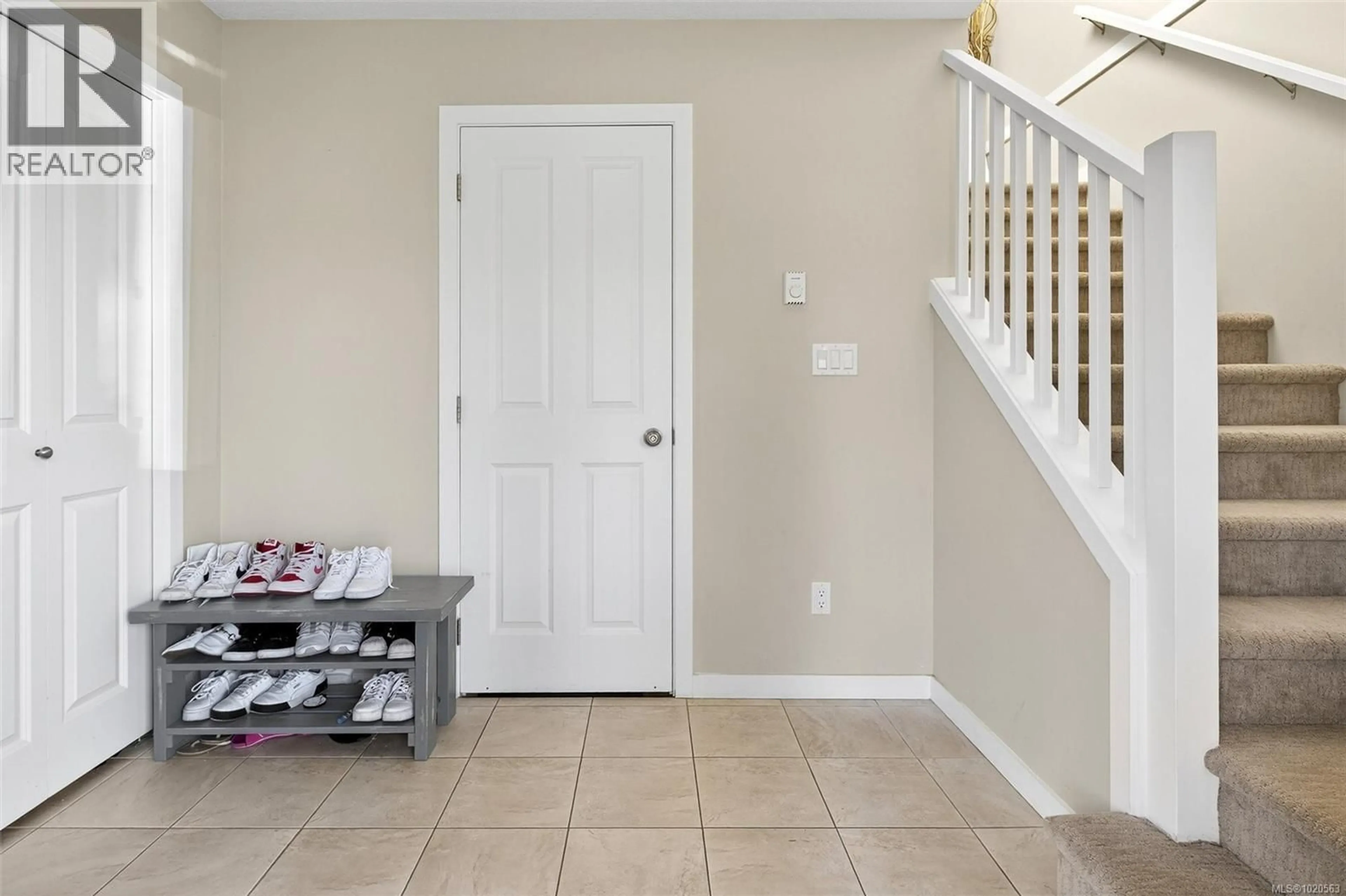 Indoor entryway for 3393 PIPER ROAD, Langford British Columbia V9C0G9