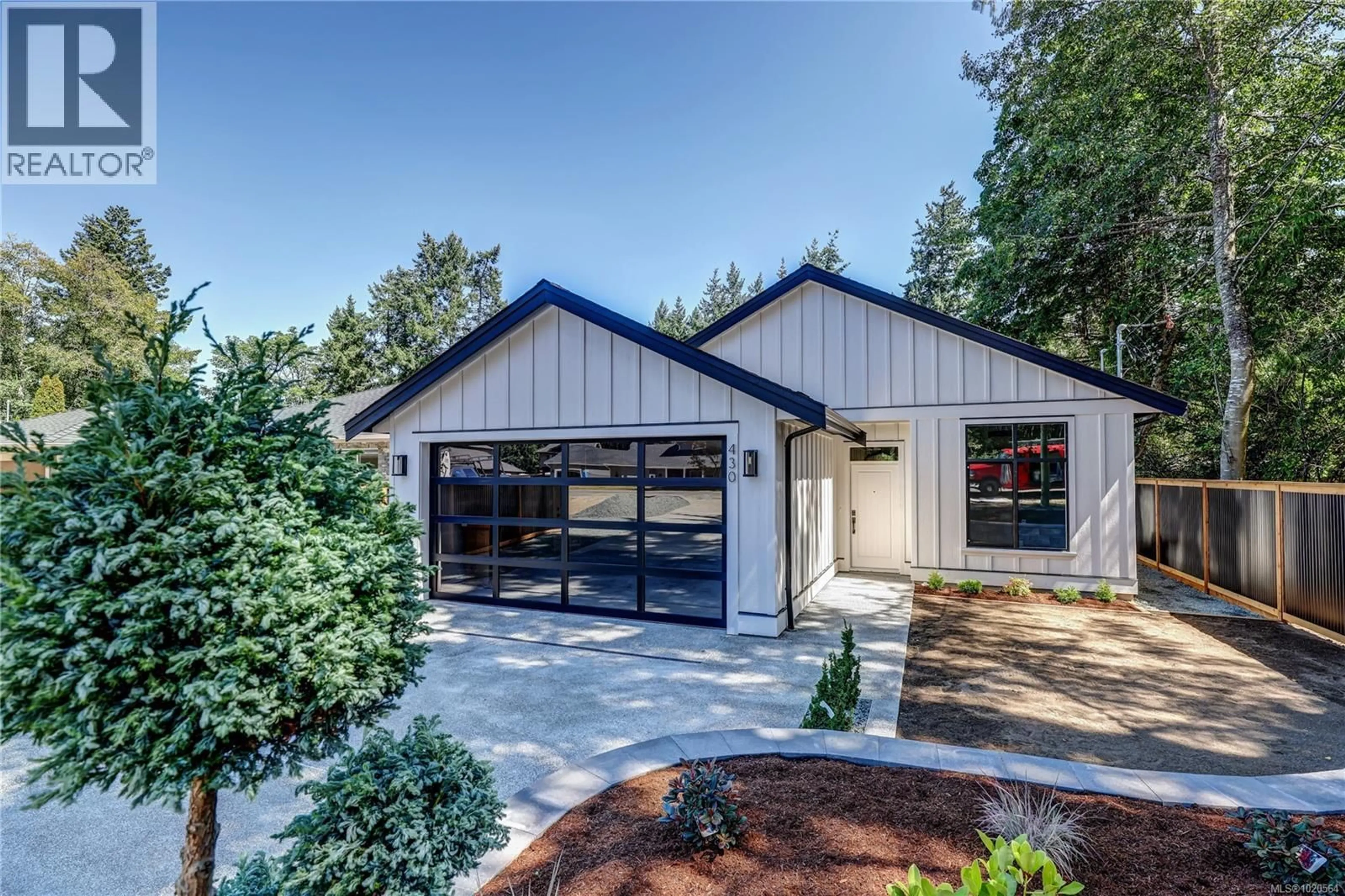 Home with vinyl exterior material, street for 430 CRAIG STREET, Parksville British Columbia V9P1L2