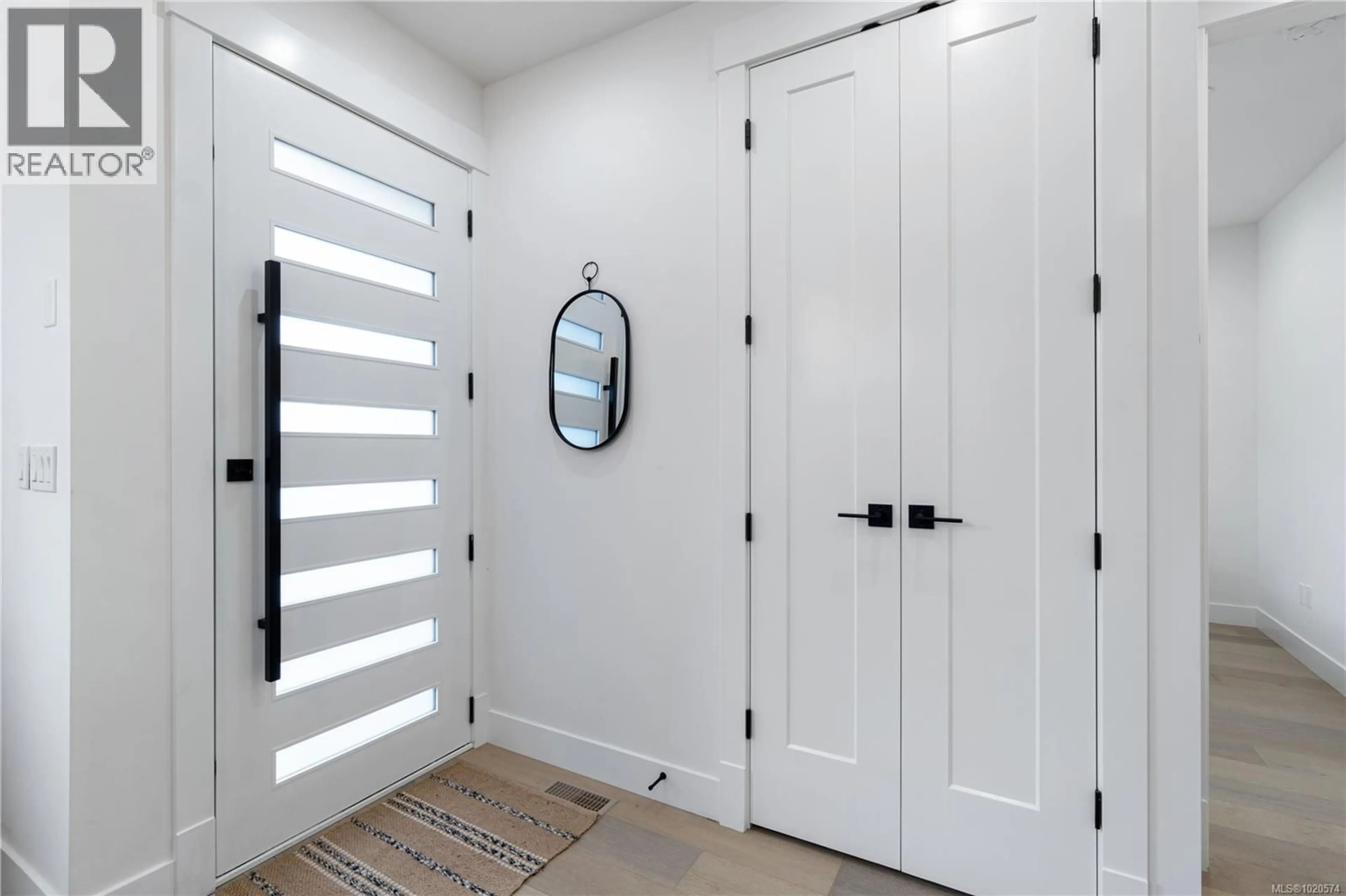 Indoor entryway for 682 BRIARWOOD DRIVE, Parksville British Columbia V9P0G5