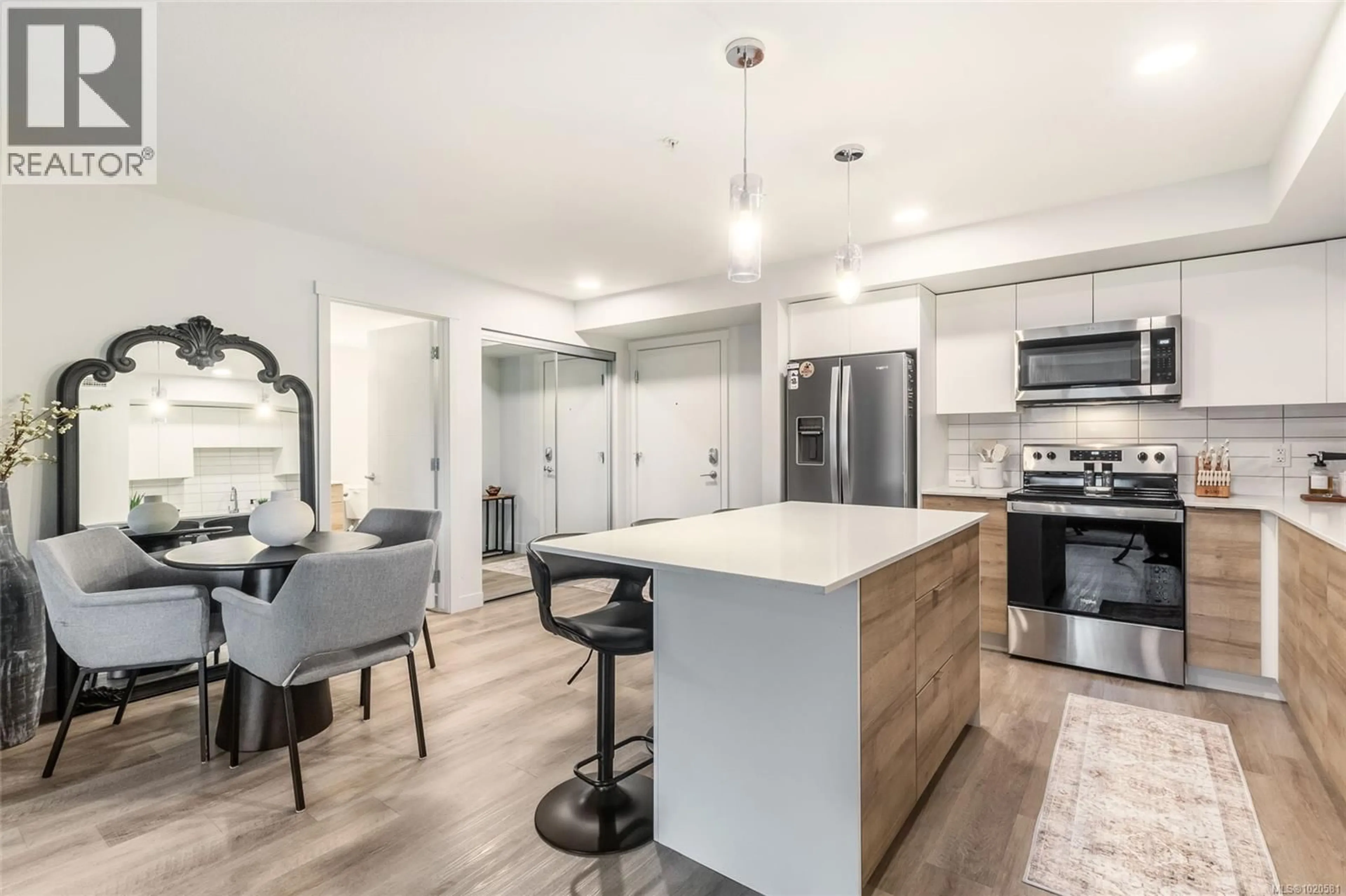 Open concept kitchen, unknown for 202 - 4820 CEDAR RIDGE PLACE, Nanaimo British Columbia V9T0M7