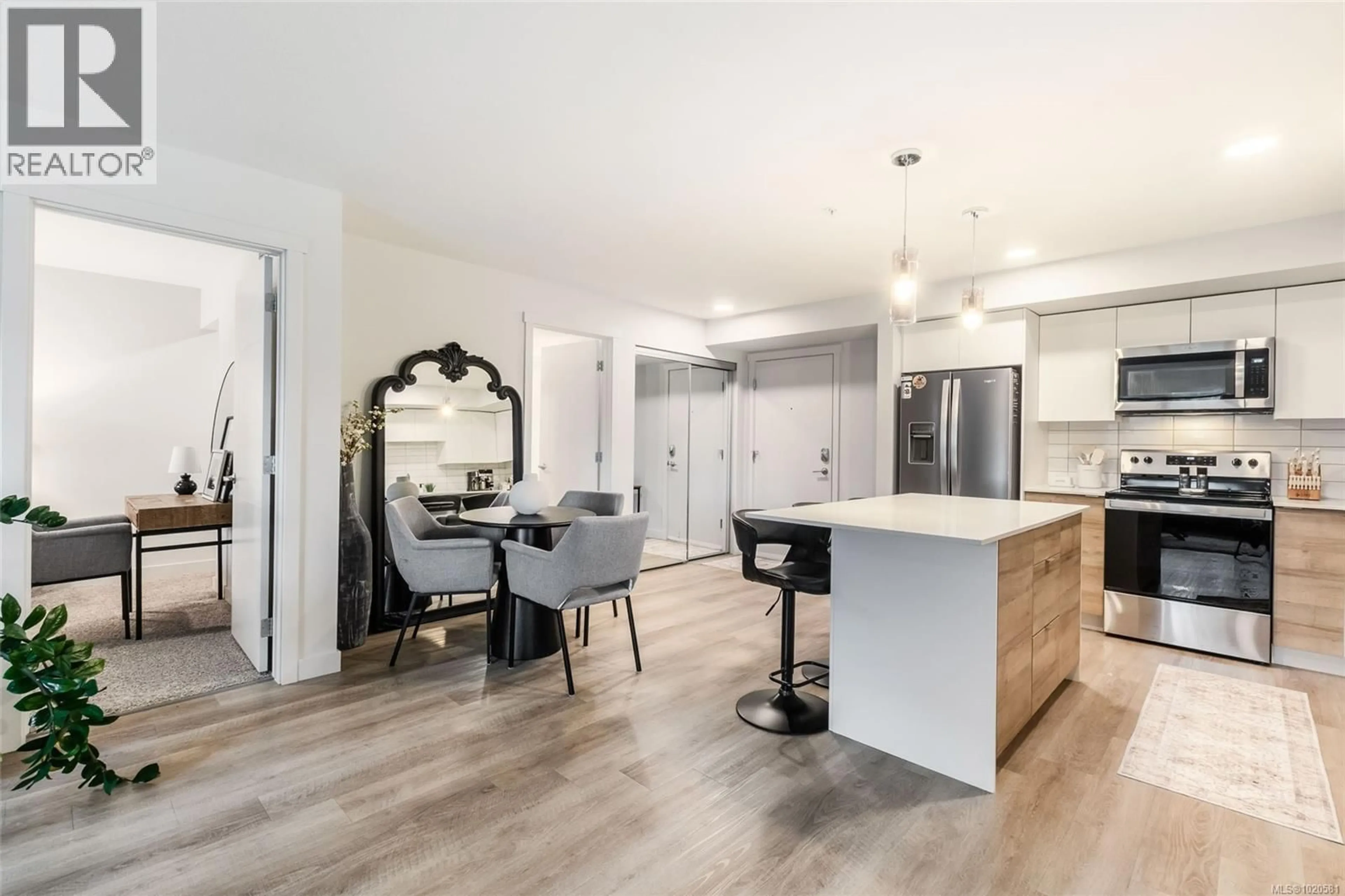 Open concept kitchen, unknown for 202 - 4820 CEDAR RIDGE PLACE, Nanaimo British Columbia V9T0M7