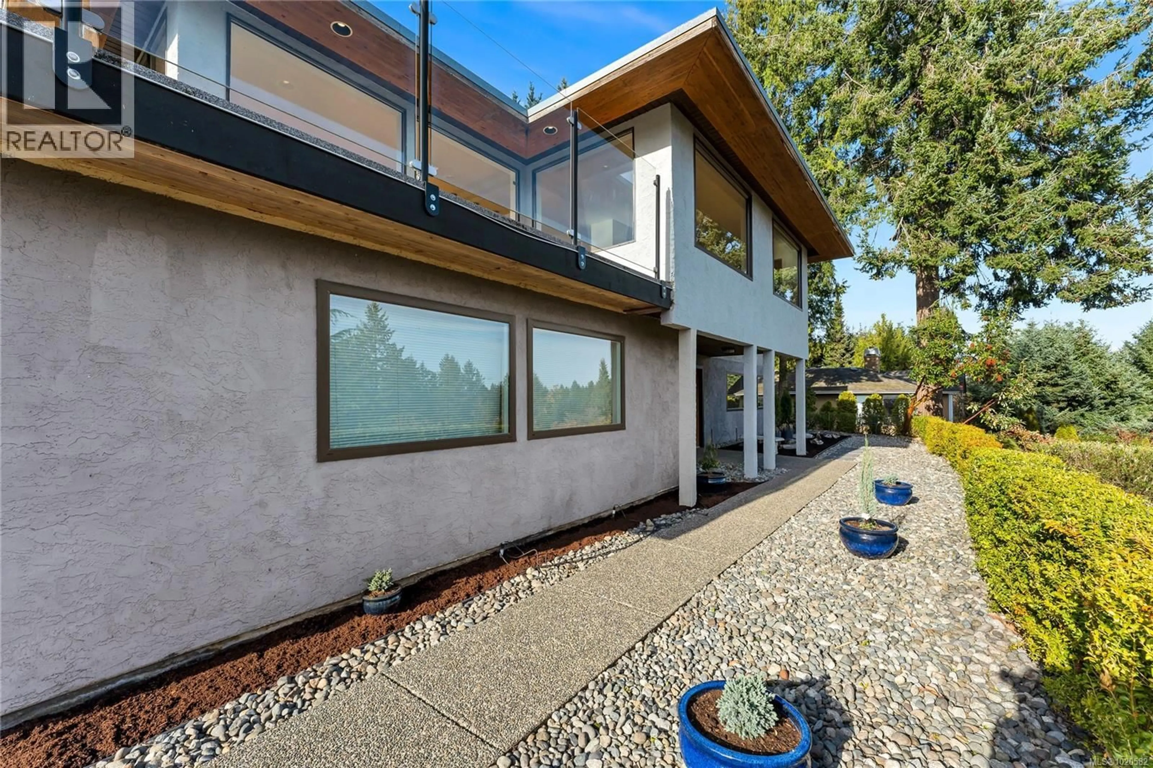 Home with brick exterior material, unknown for 5198 BECKTON ROAD, Saanich British Columbia V8Y2C1