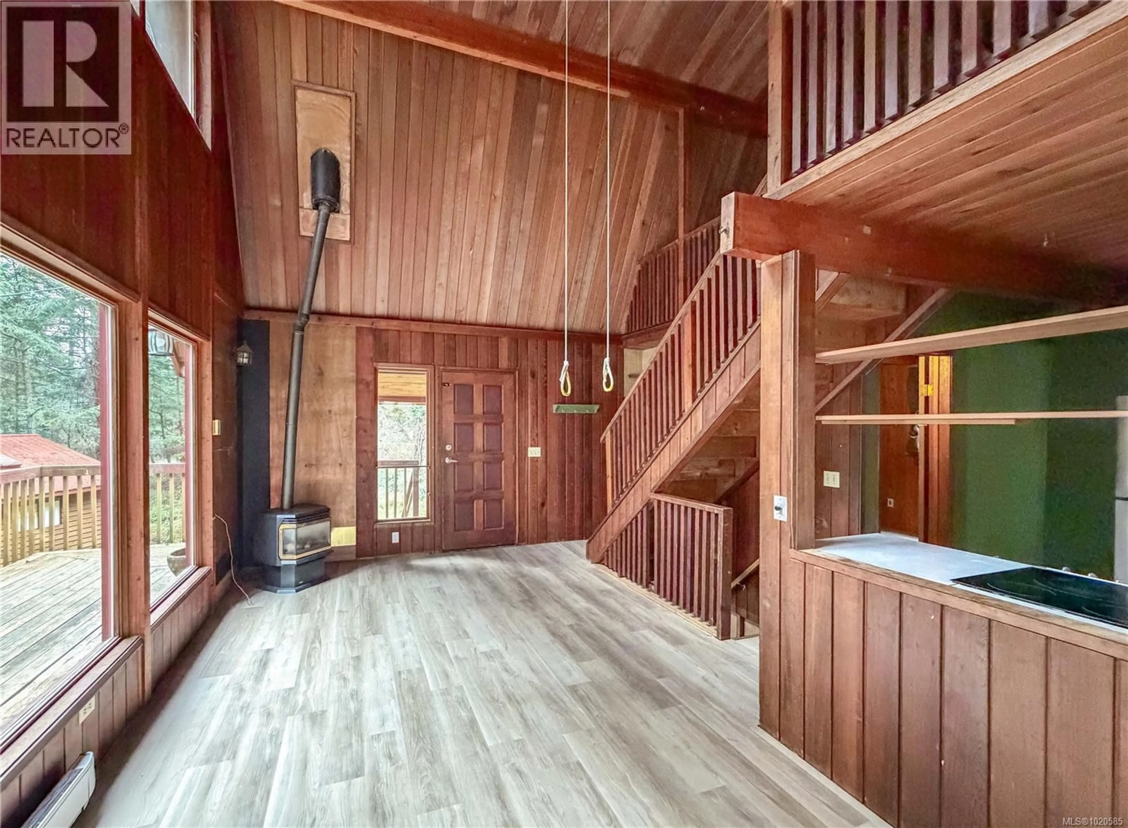 Indoor foyer for 1545 WHALEBONE DRIVE, Gabriola Island British Columbia V0R1X5
