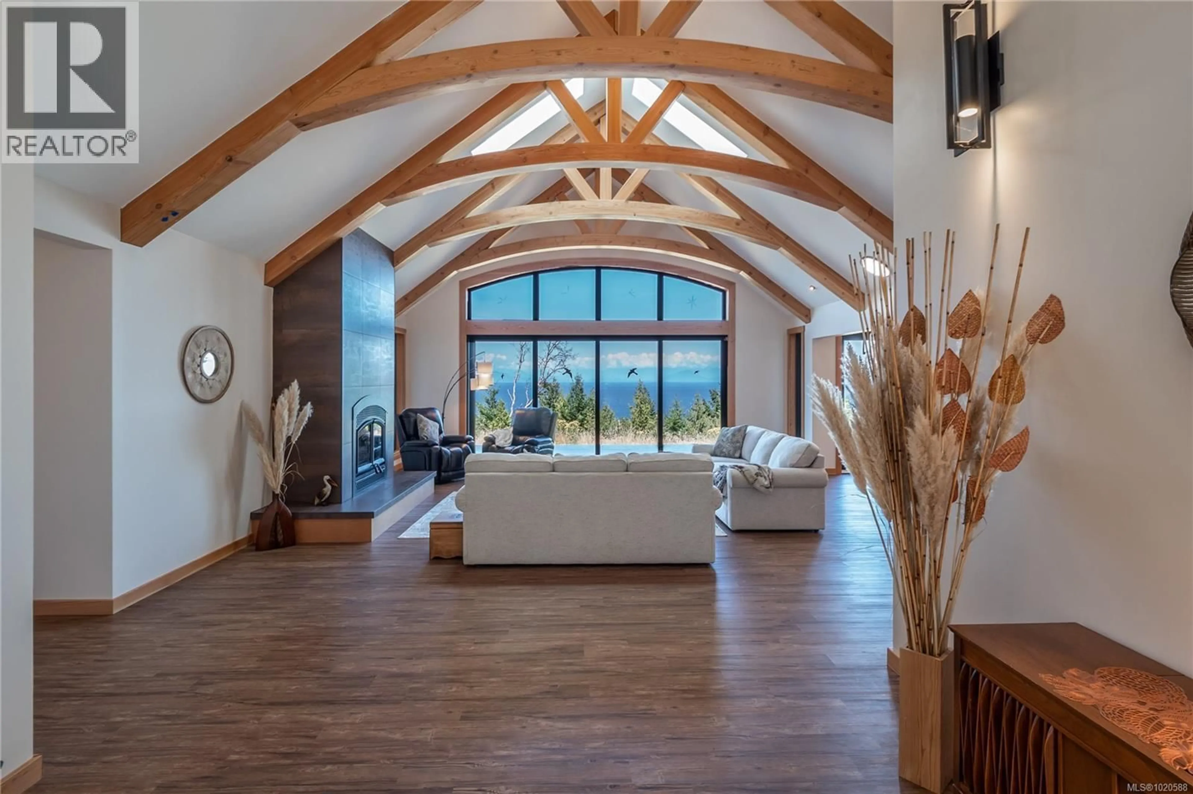 Indoor foyer for 573 HORSESHOE ROAD, Gabriola Island British Columbia V0R1X3