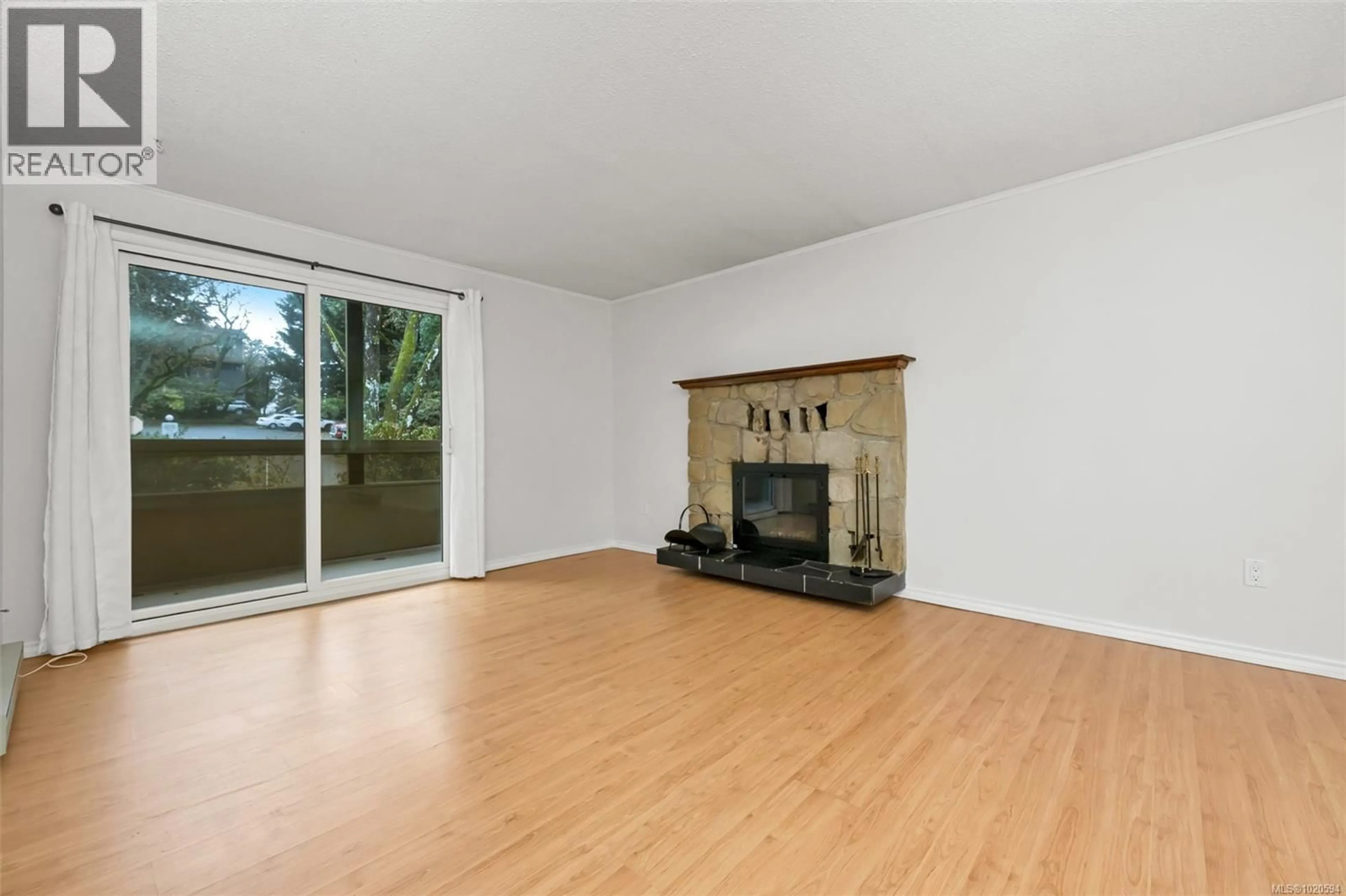 Living room with furniture, wood/laminate floor for 204 - 1010 BRISTOL ROAD, Saanich British Columbia V8X4R8
