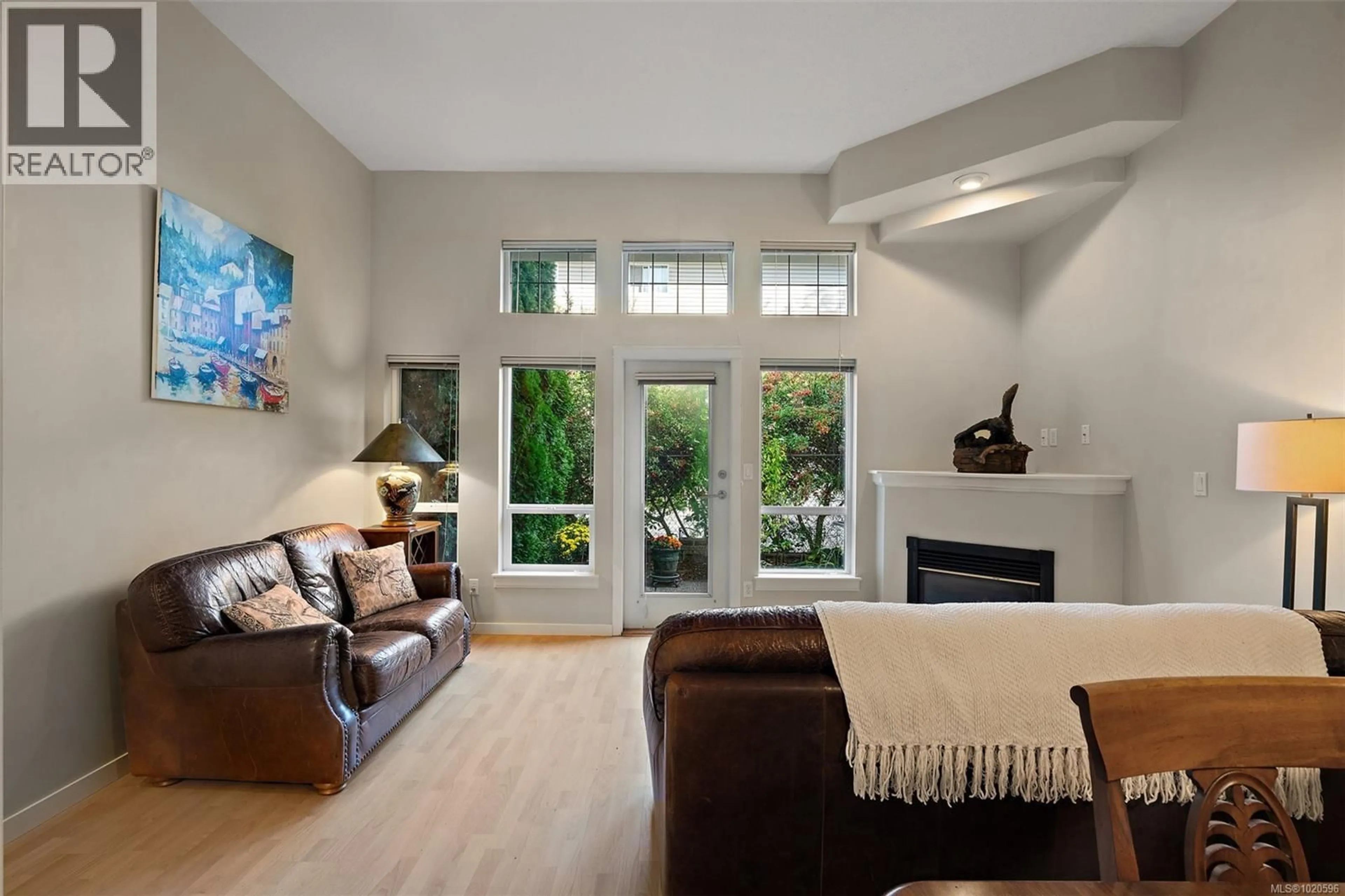 Living room with furniture, unknown for 21 - 1019 NORTH PARK STREET, Victoria British Columbia V8T5L4