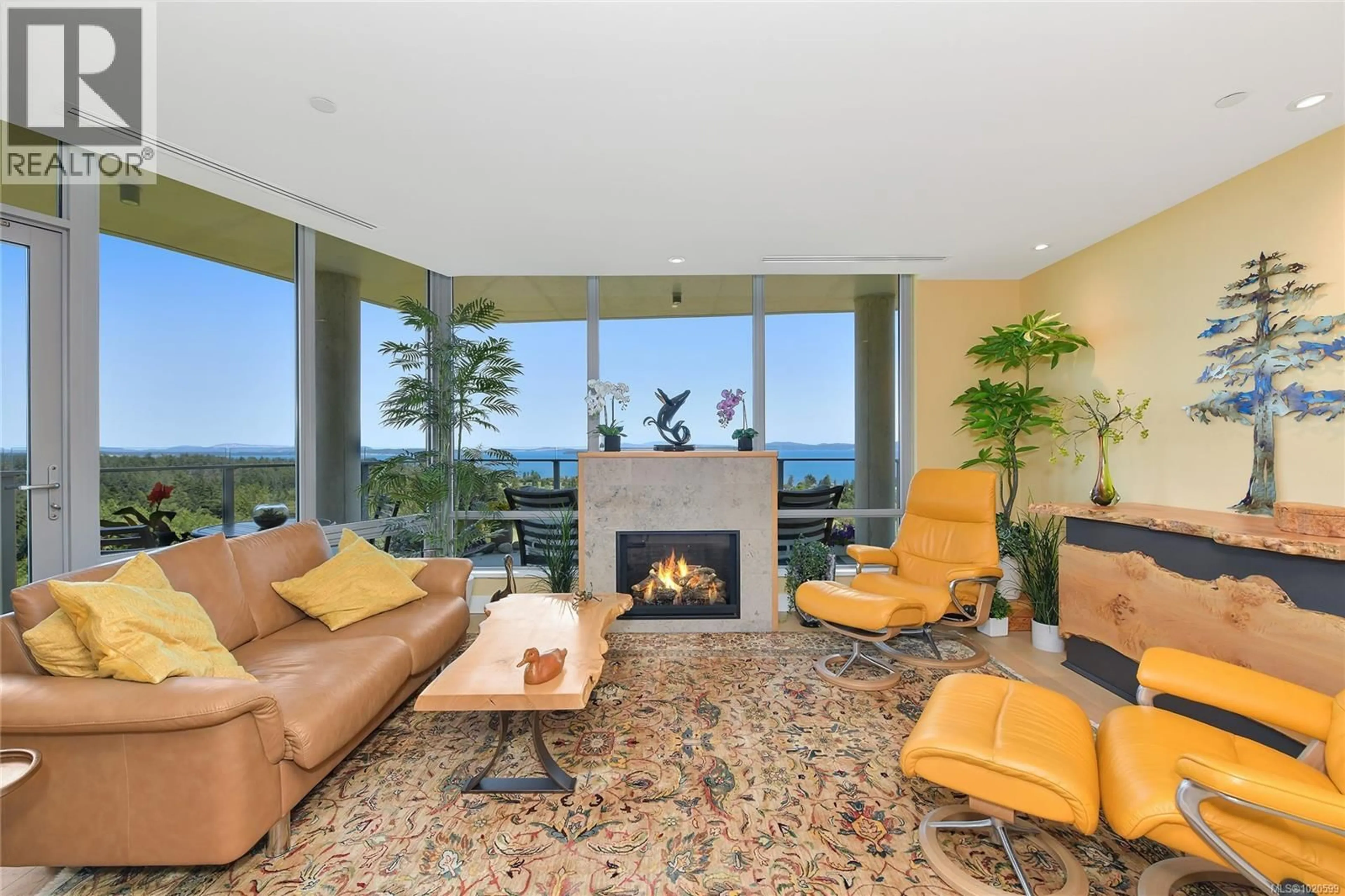 Living room with furniture, ceramic/tile floor for 403 - 5388 HILL RISE TERRACE, Saanich British Columbia V8Y3K3