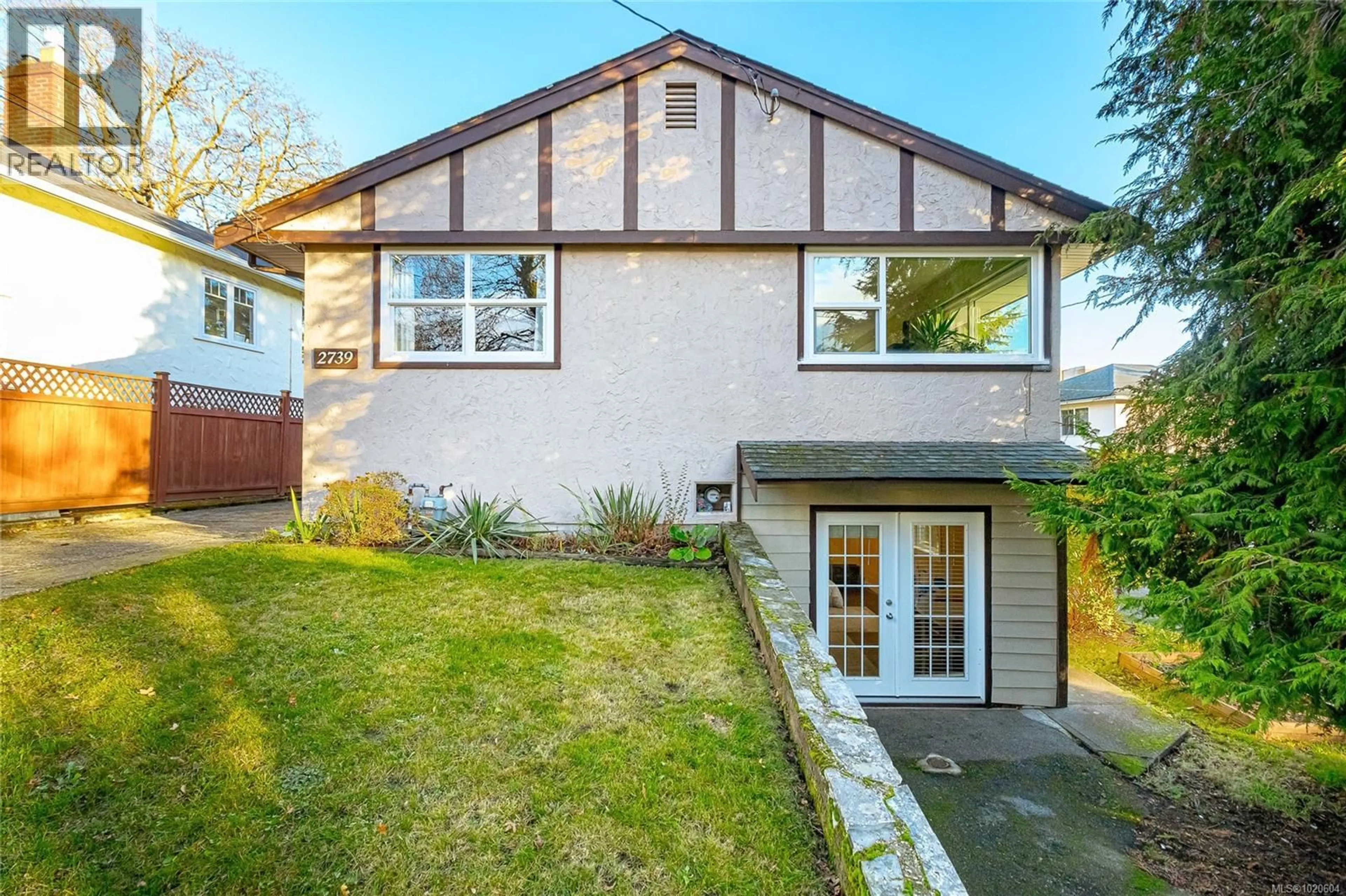 A pic from outside/outdoor area/front of a property/back of a property/a pic from drone, street for 2739 GROSVENOR ROAD, Victoria British Columbia V8T3M8