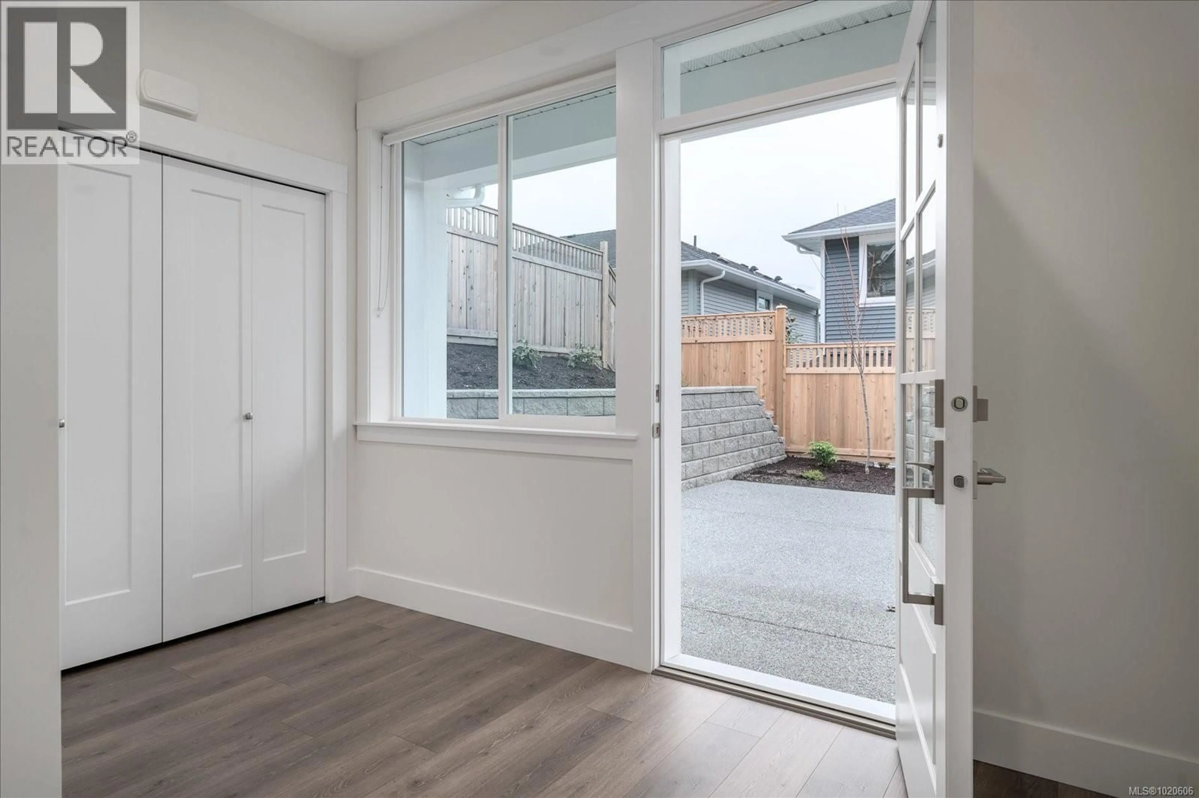 Indoor entryway for 4546 SUNCREST ROAD, Nanaimo British Columbia V9T0M6
