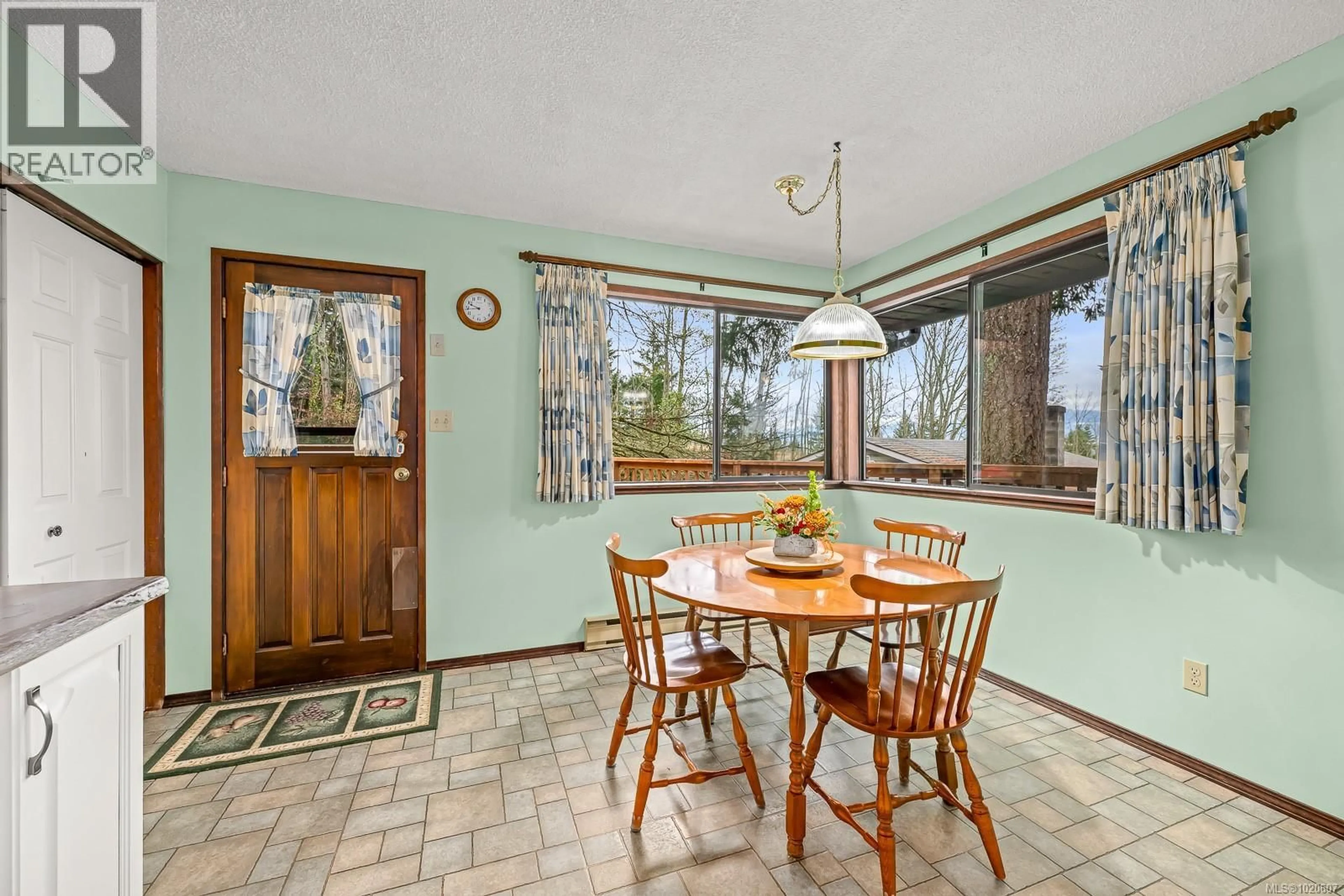 Dining room, ceramic/tile floor for 401 PANORAMA CRESCENT, Courtenay British Columbia V9N6Y7