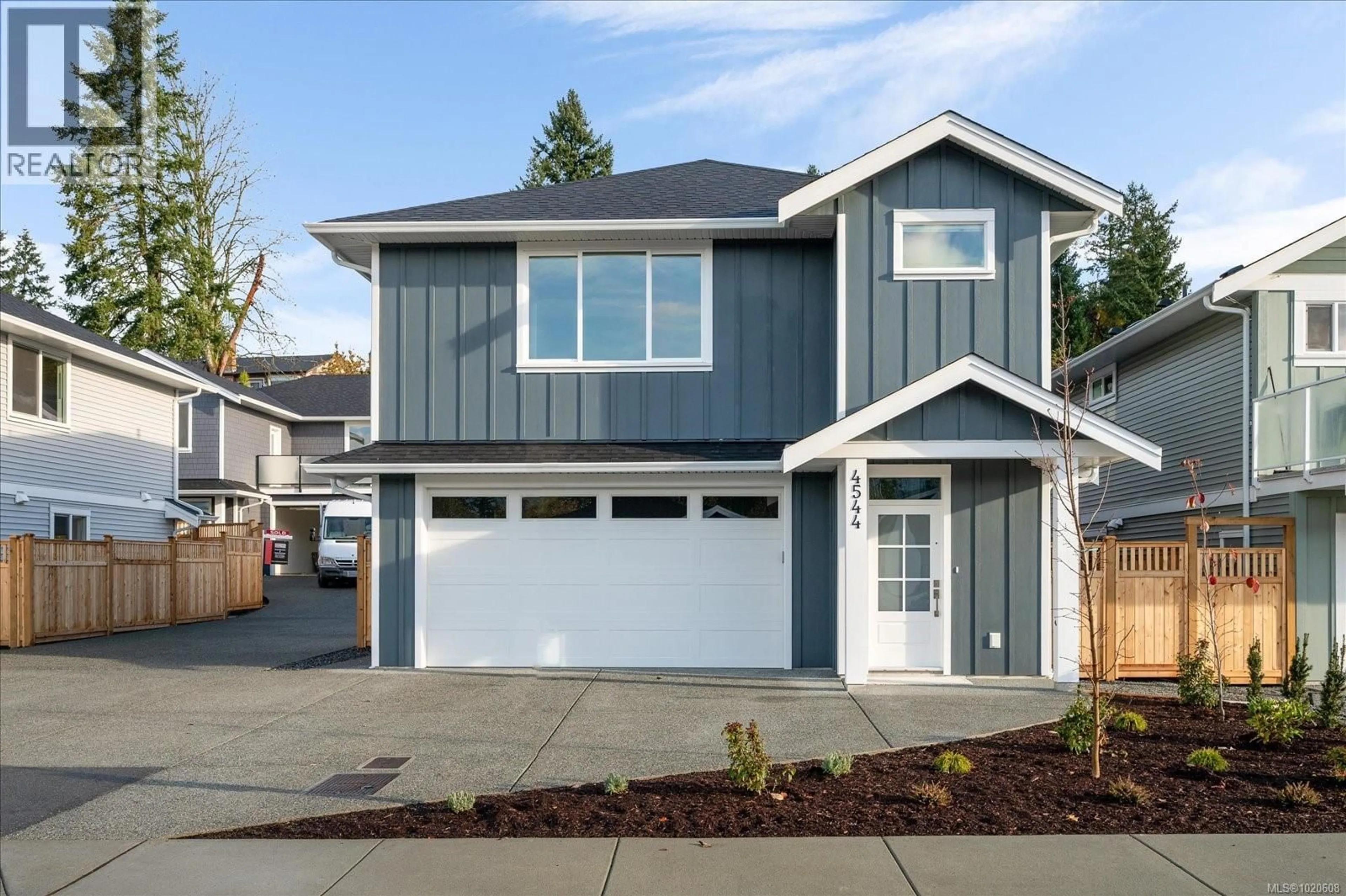 Home with vinyl exterior material, street for 4544 SUNCREST ROAD, Nanaimo British Columbia V9T0M6