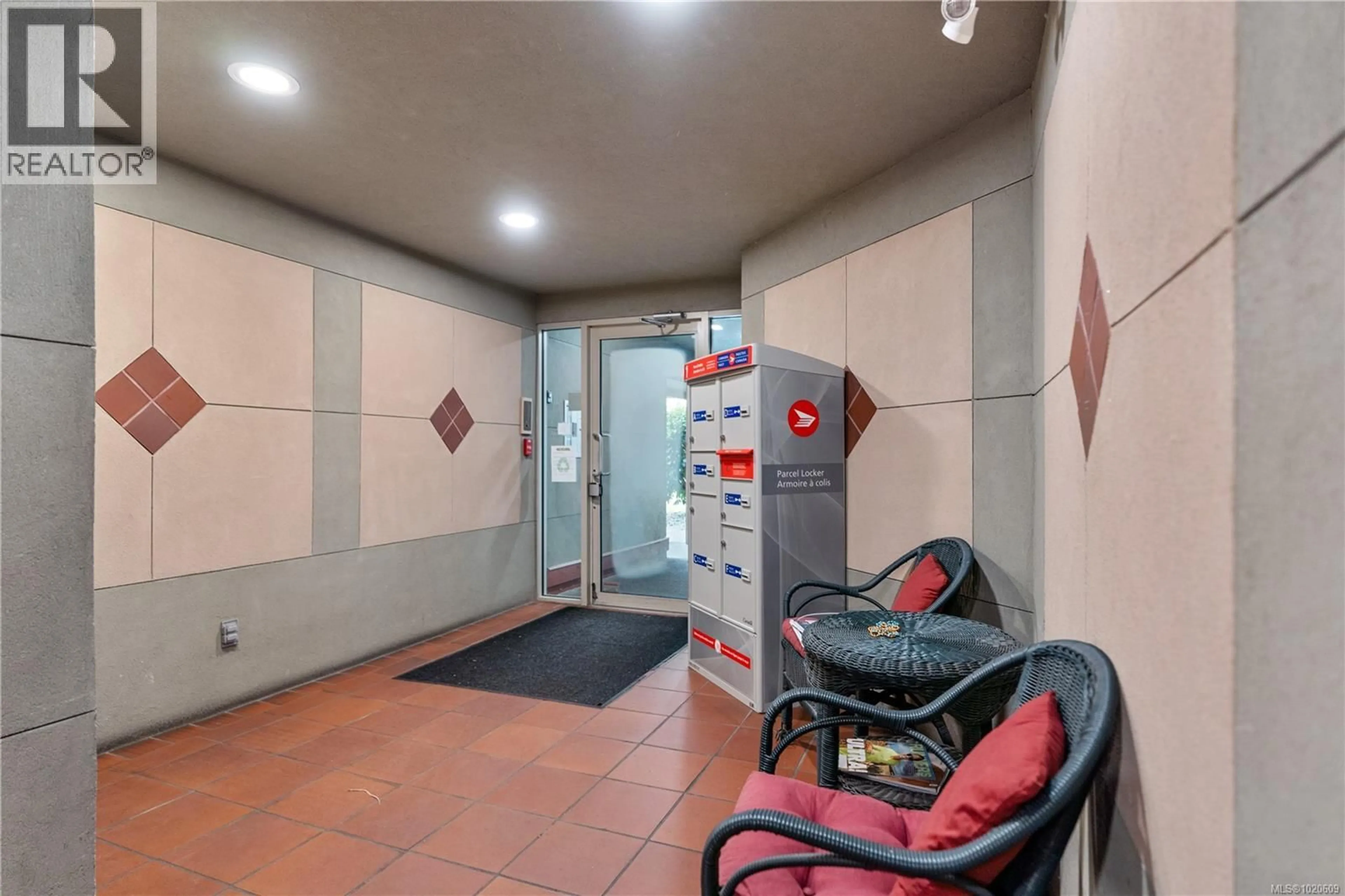 Indoor foyer for 110 - 330 BRAE ROAD, Duncan British Columbia V9L3T8