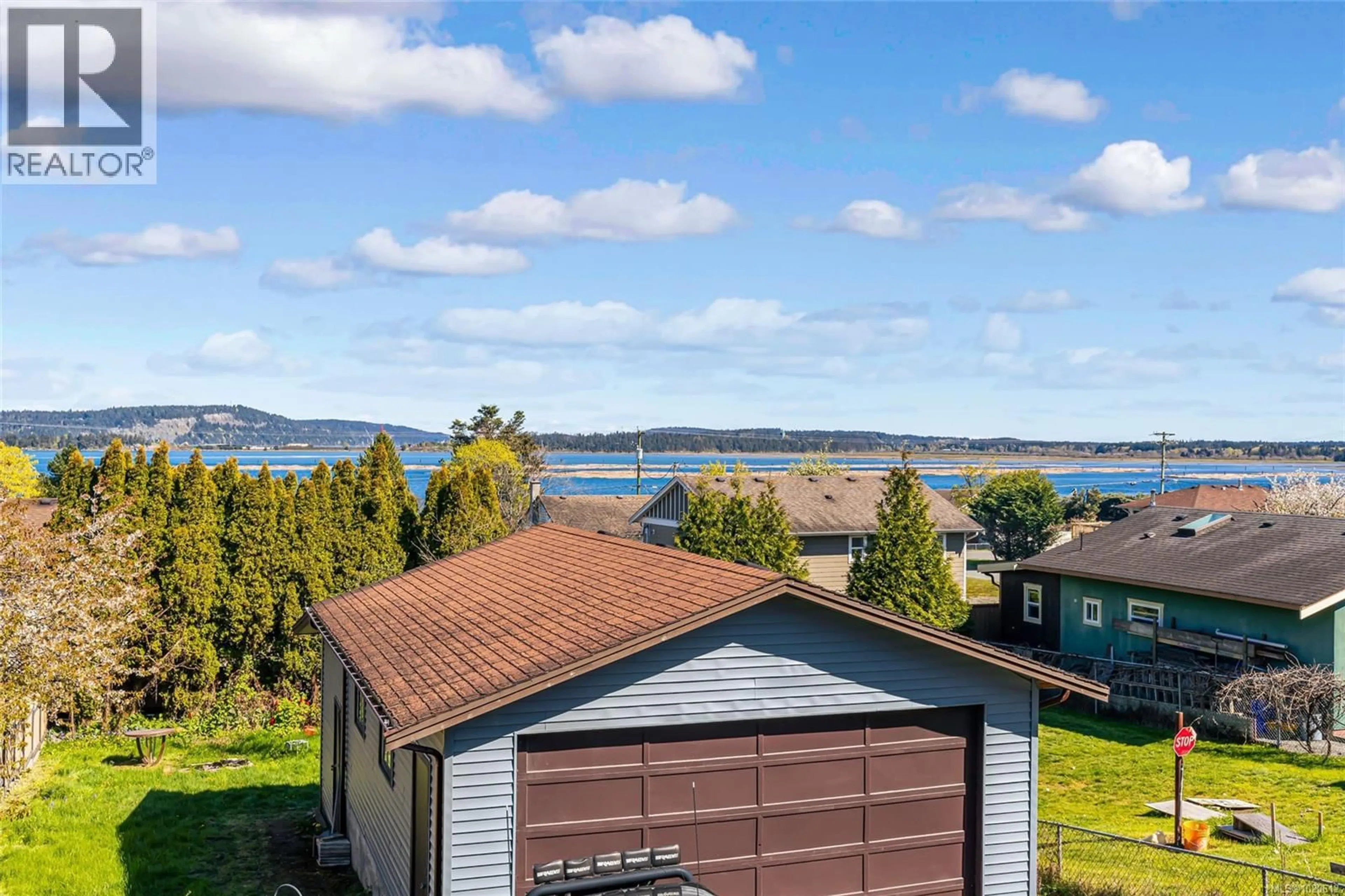 A pic from outside/outdoor area/front of a property/back of a property/a pic from drone, water/lake/river/ocean view for 18 GILLESPIE STREET SOUTH, Nanaimo British Columbia V9R4Y3
