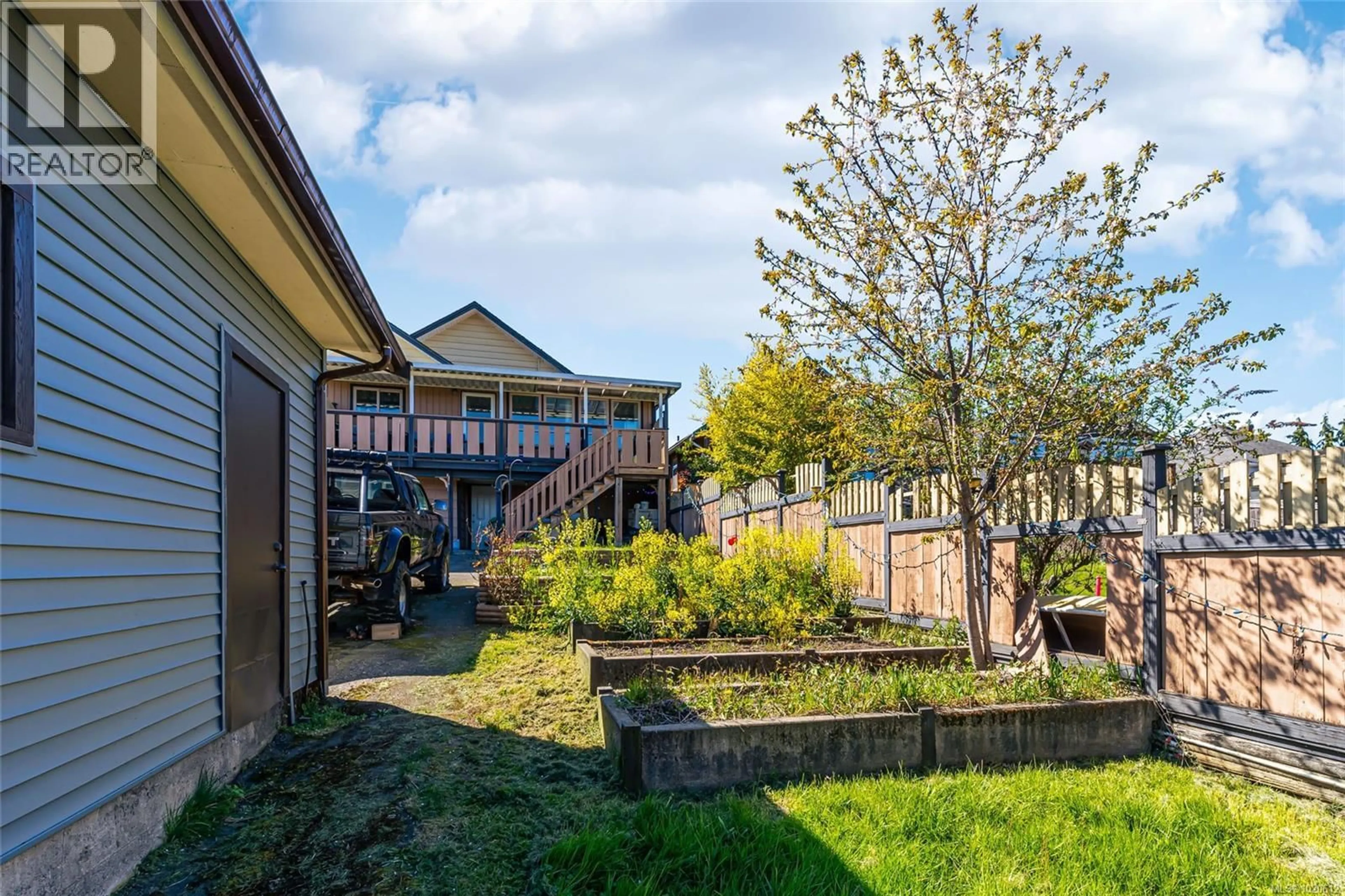 Patio, street for 18 GILLESPIE STREET SOUTH, Nanaimo British Columbia V9R4Y3