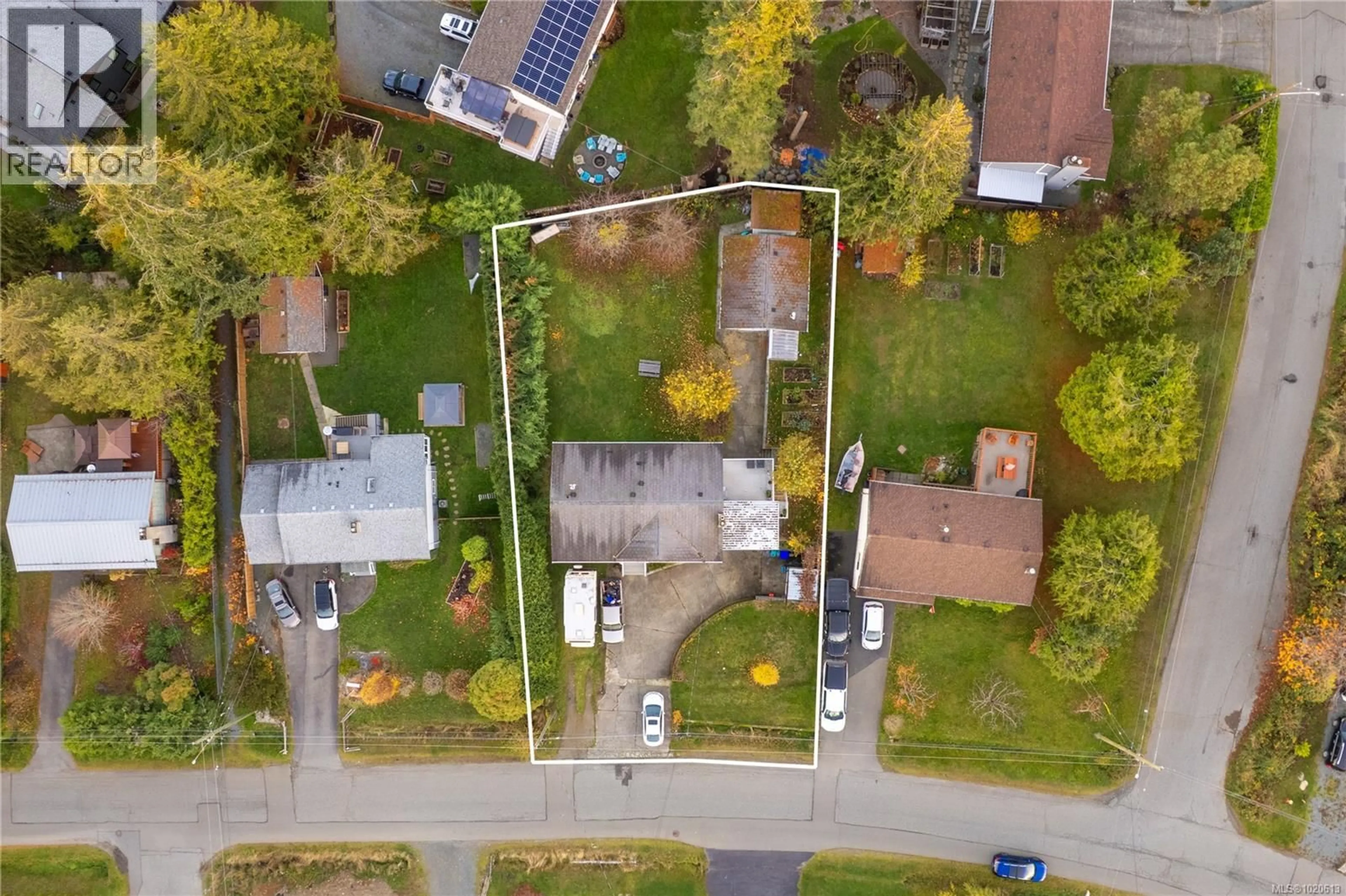 A pic from outside/outdoor area/front of a property/back of a property/a pic from drone, street for 6972 LELAND ROAD, Lantzville British Columbia V0R2H0