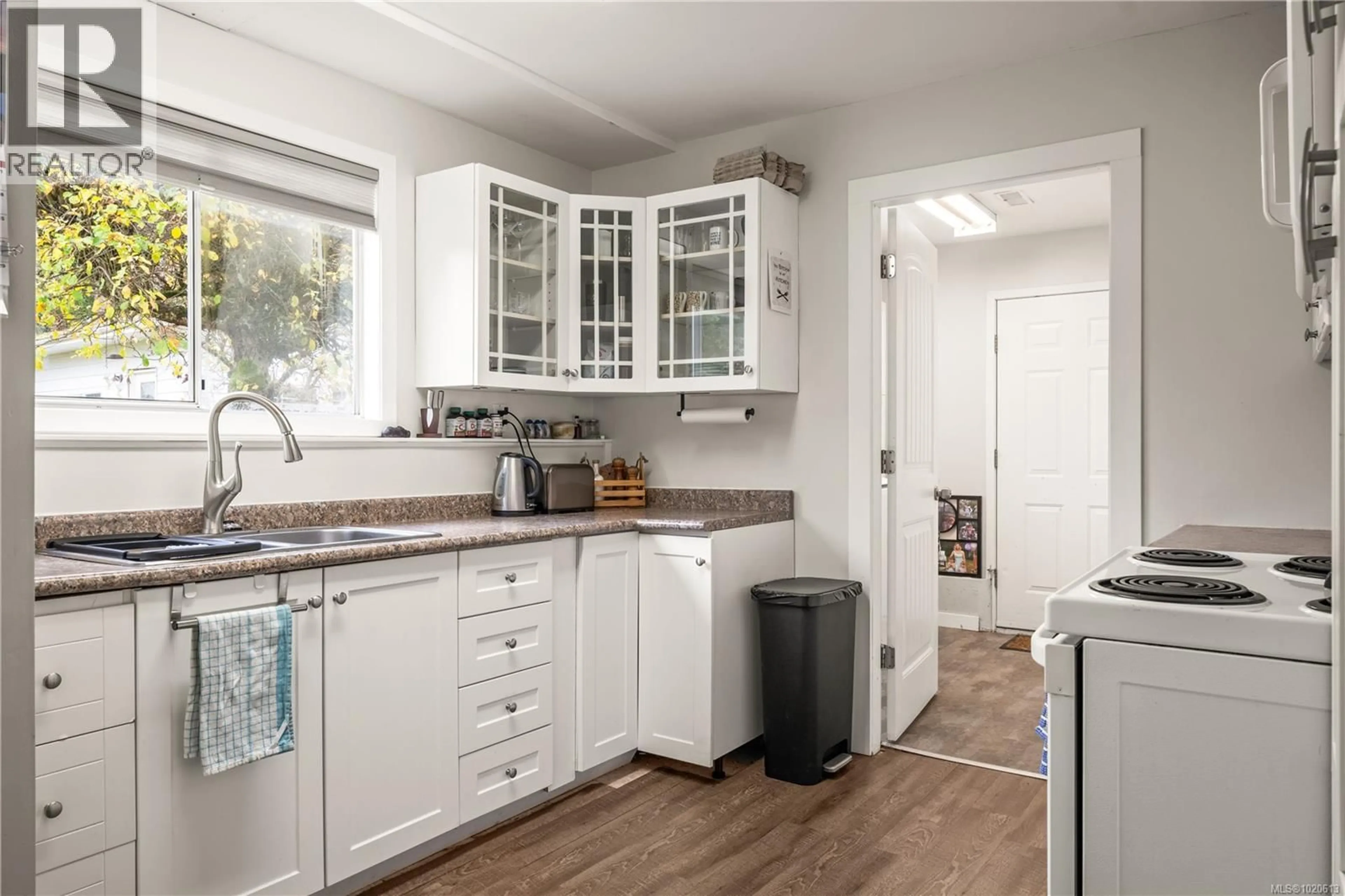 Standard kitchen, unknown for 6972 LELAND ROAD, Lantzville British Columbia V0R2H0