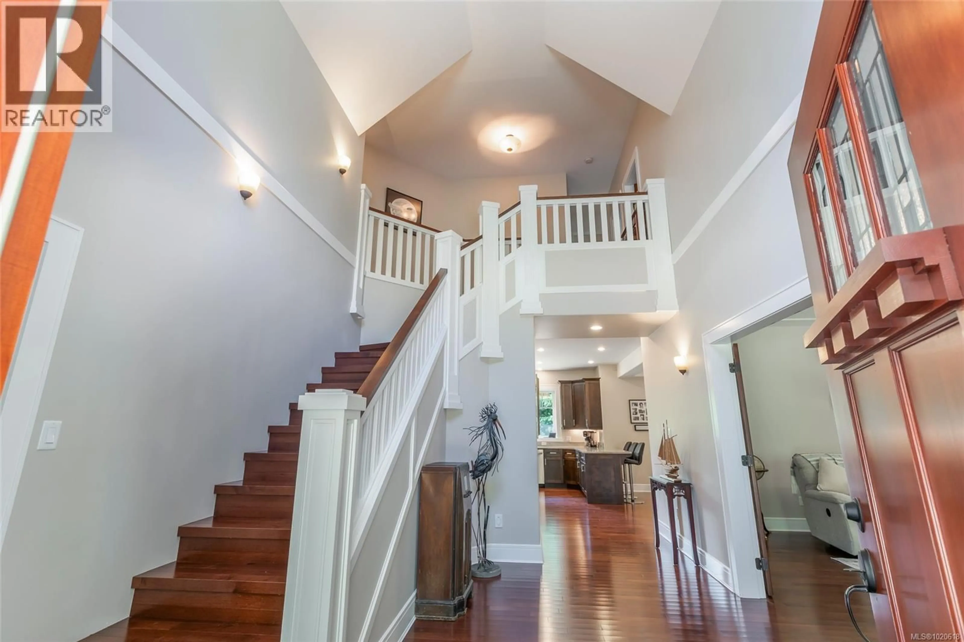 Indoor foyer for 2200 HONEY WULFF CLOSE, Nanoose Bay British Columbia V9P9L6