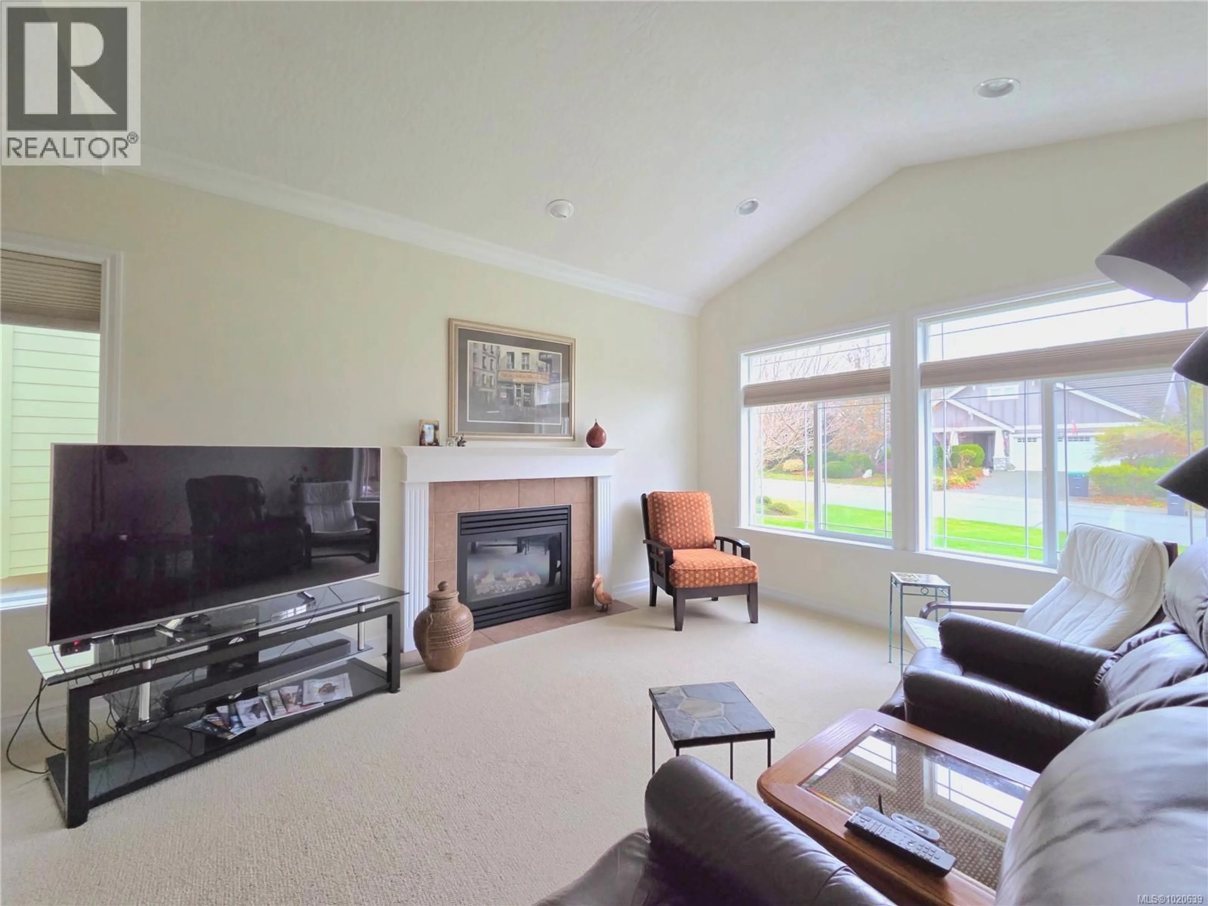 Living room with furniture, unknown for 2040 SUSSEX DRIVE, Courtenay British Columbia V9N3R3