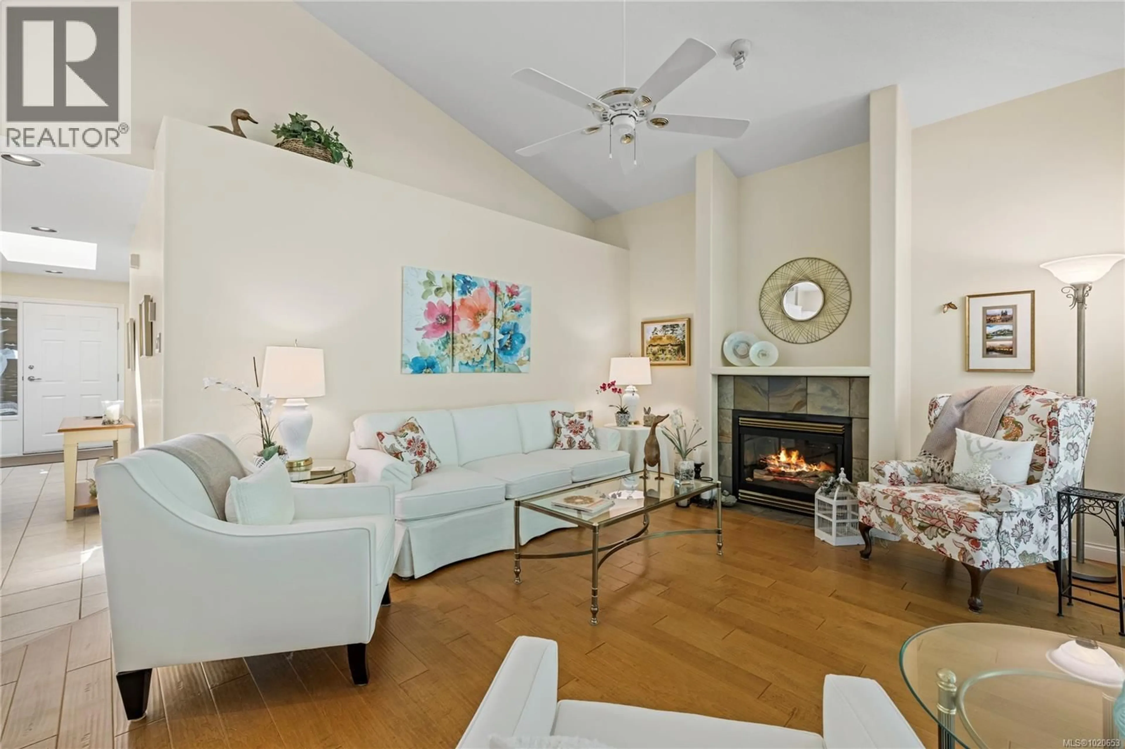 Living room with furniture, unknown for 912 LAKES BOULEVARD, French Creek British Columbia V9P2P8