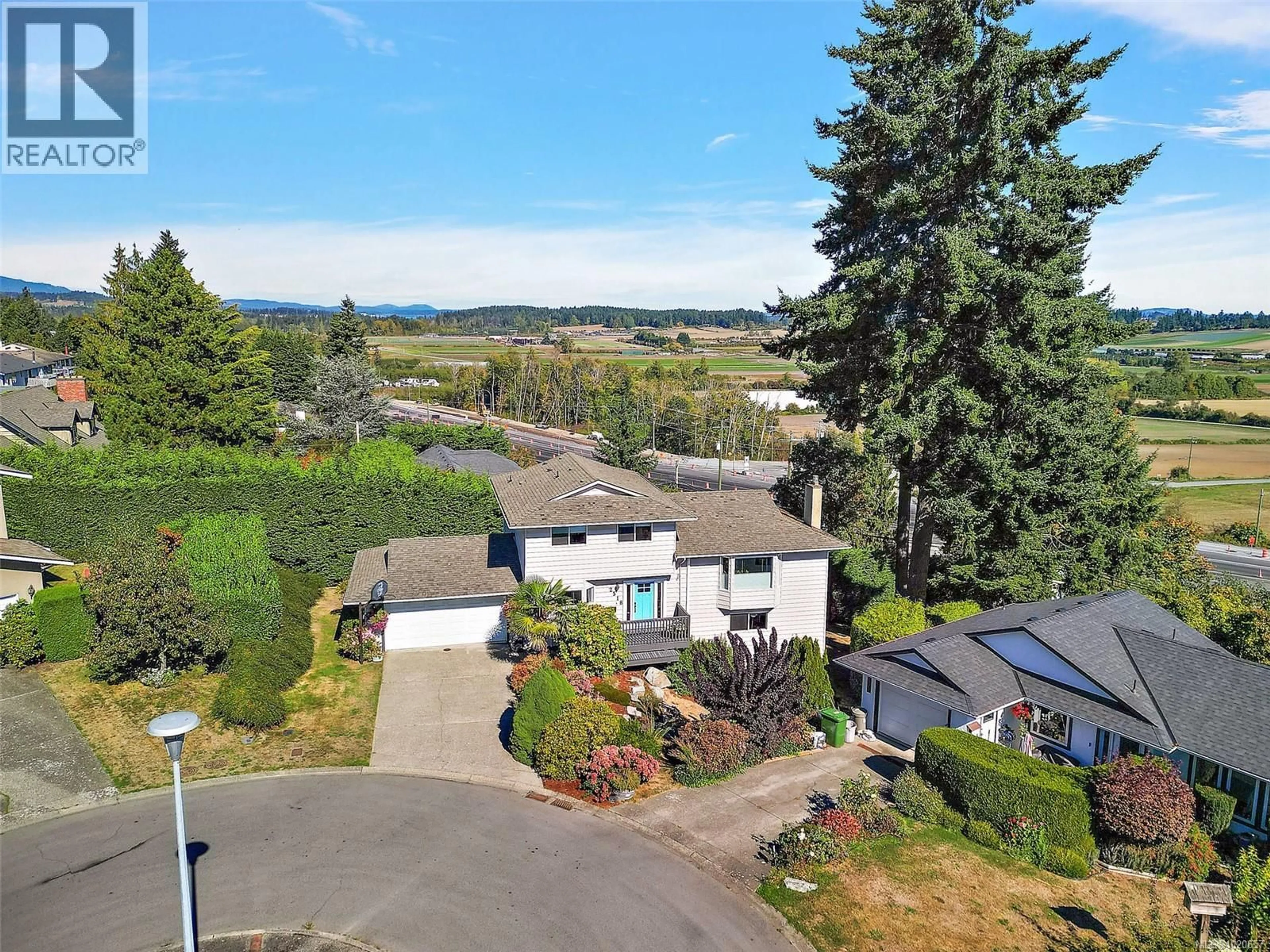 A pic from outside/outdoor area/front of a property/back of a property/a pic from drone, unknown for 2518 MONTE VISTA PLACE, Central Saanich British Columbia V8Z6Y3