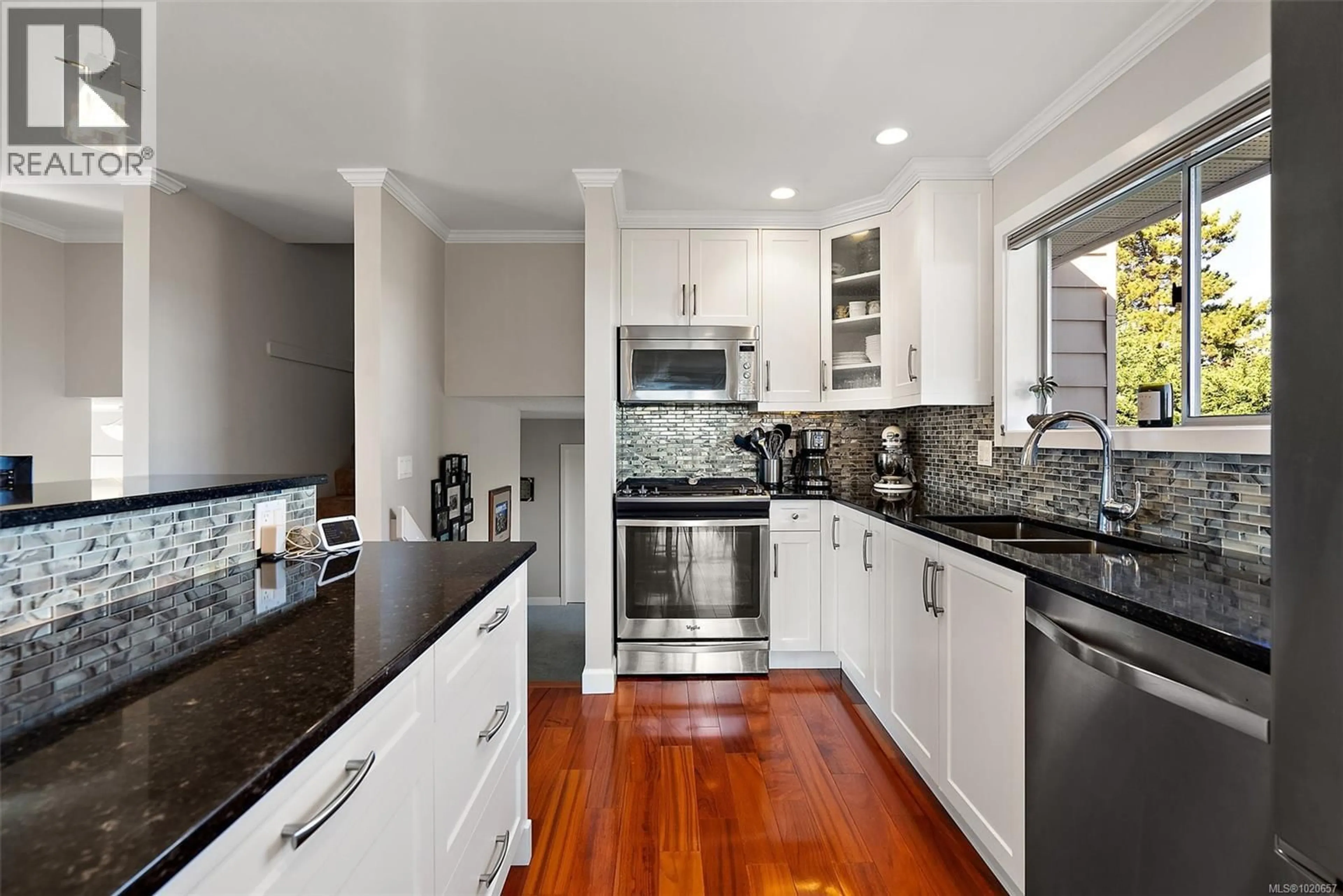 Contemporary kitchen, unknown for 2518 MONTE VISTA PLACE, Central Saanich British Columbia V8Z6Y3