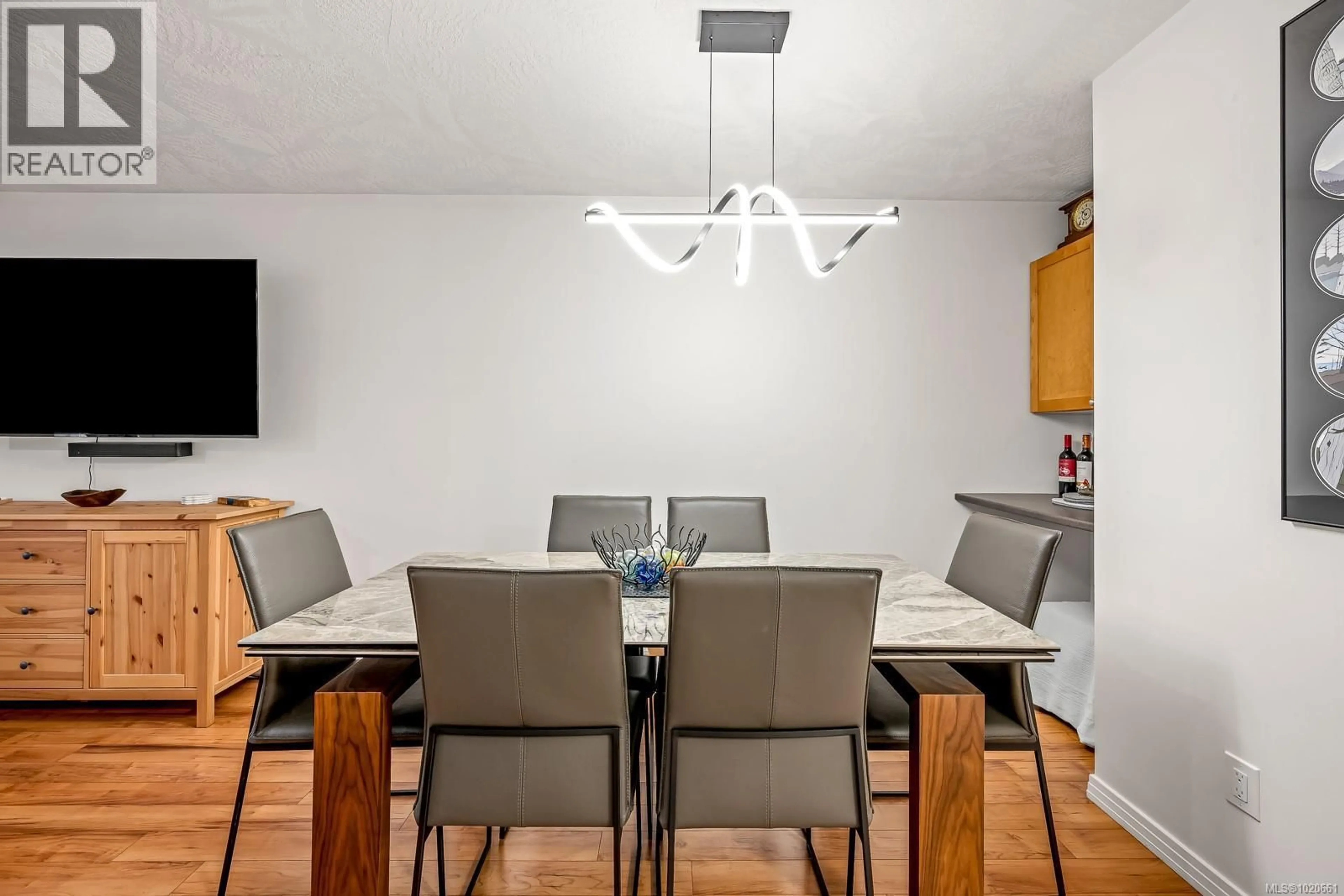 Dining room, wood/laminate floor for 4 - 1275 GUTHRIE ROAD, Comox British Columbia V9M4E6