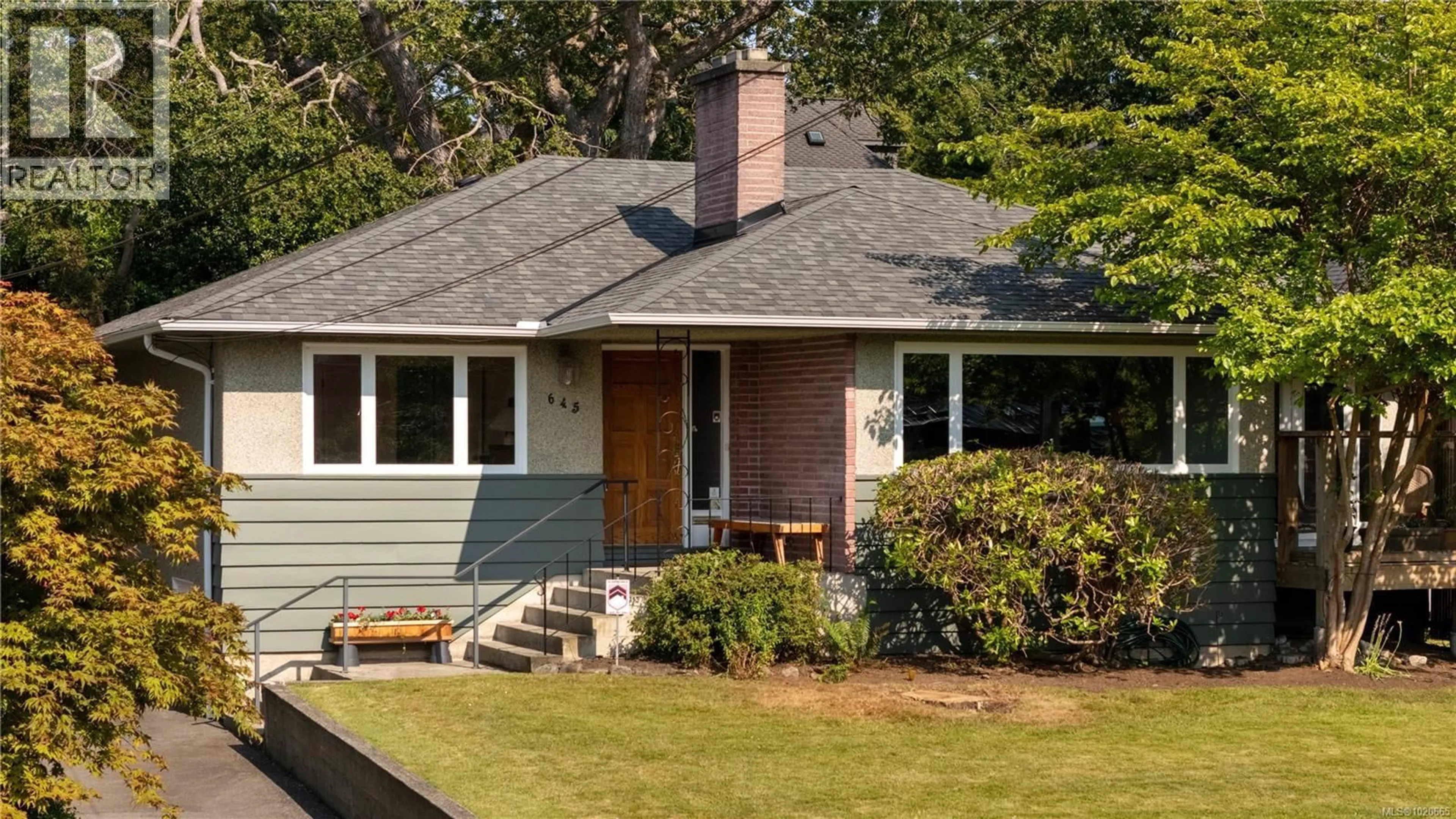 Home with vinyl exterior material, street for 645 TRANSIT ROAD, Oak Bay British Columbia V8S4Z4