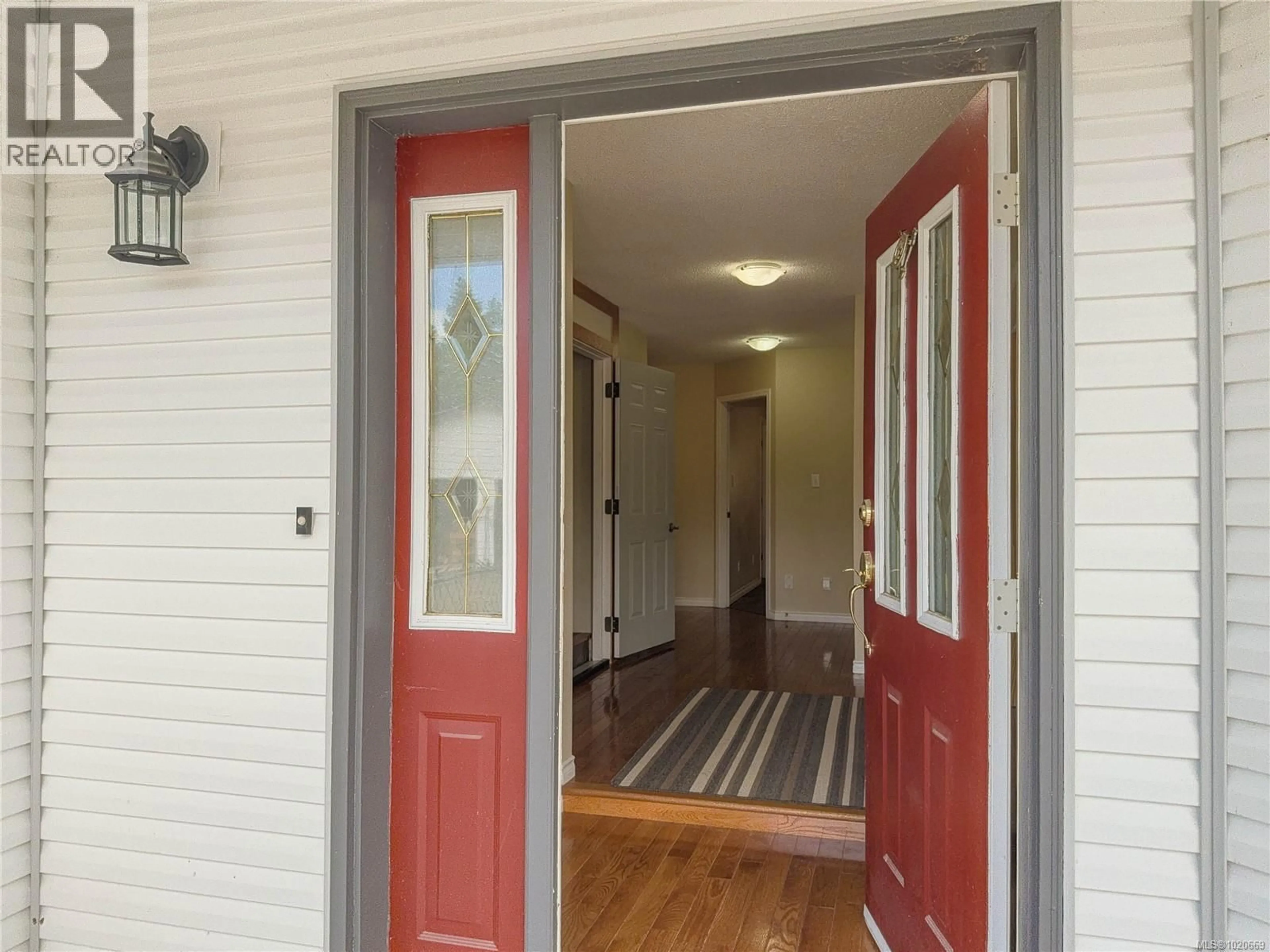 Indoor entryway for 2075 PARKWAY PLACE, Errington British Columbia V0R1V0