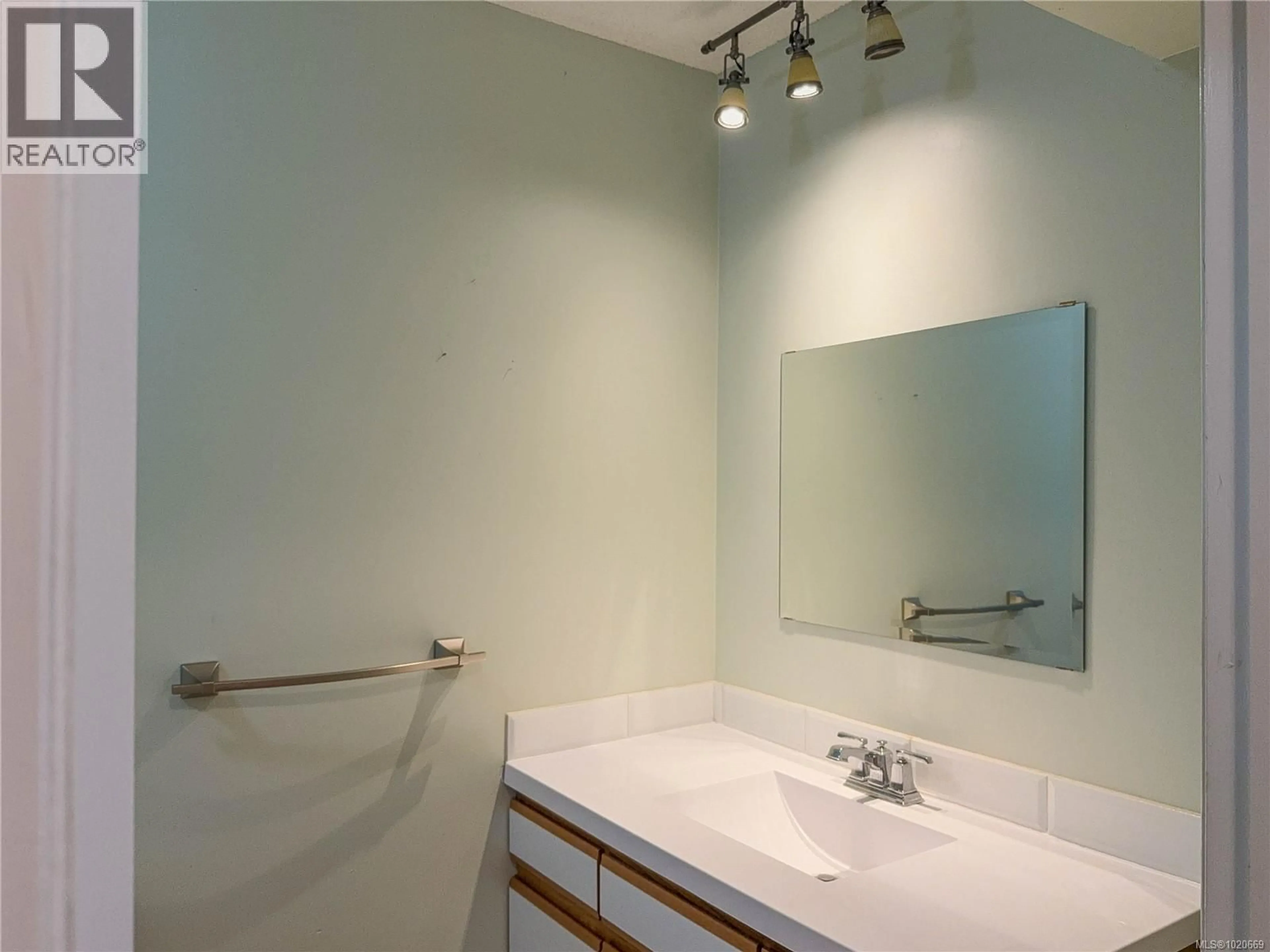 Standard bathroom, unknown for 2075 PARKWAY PLACE, Errington British Columbia V0R1V0