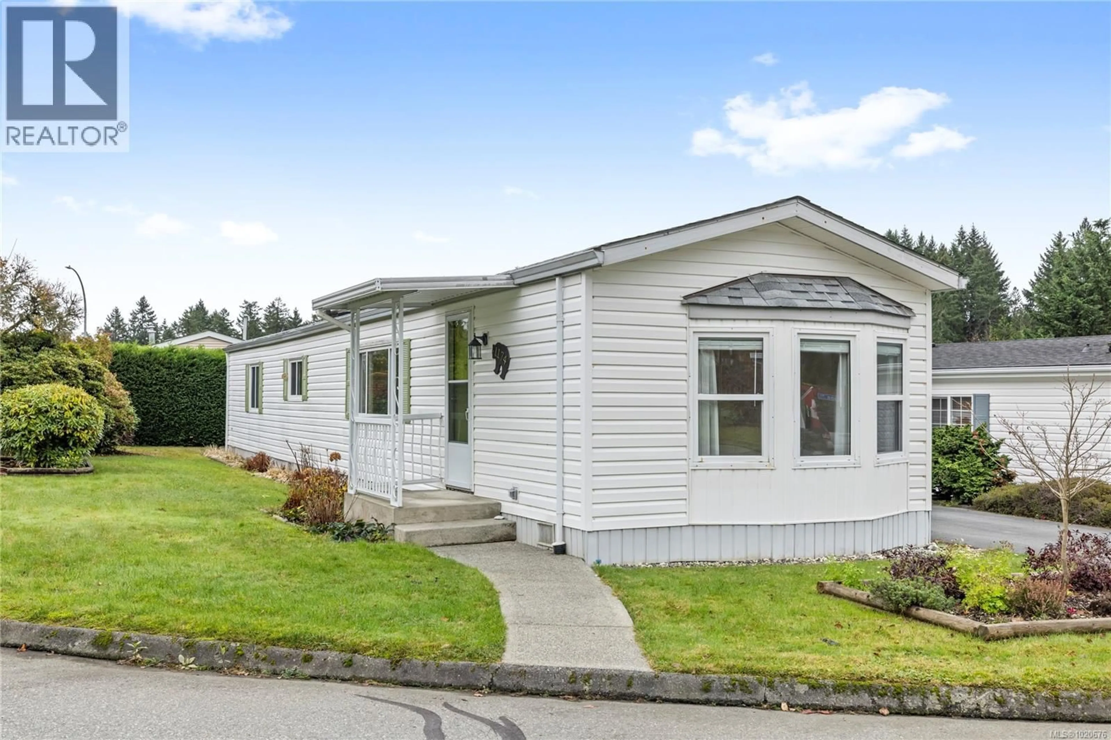 Home with vinyl exterior material, street for 34 - 1174 MORRELL CIRCLE, Nanaimo British Columbia V9R6K6