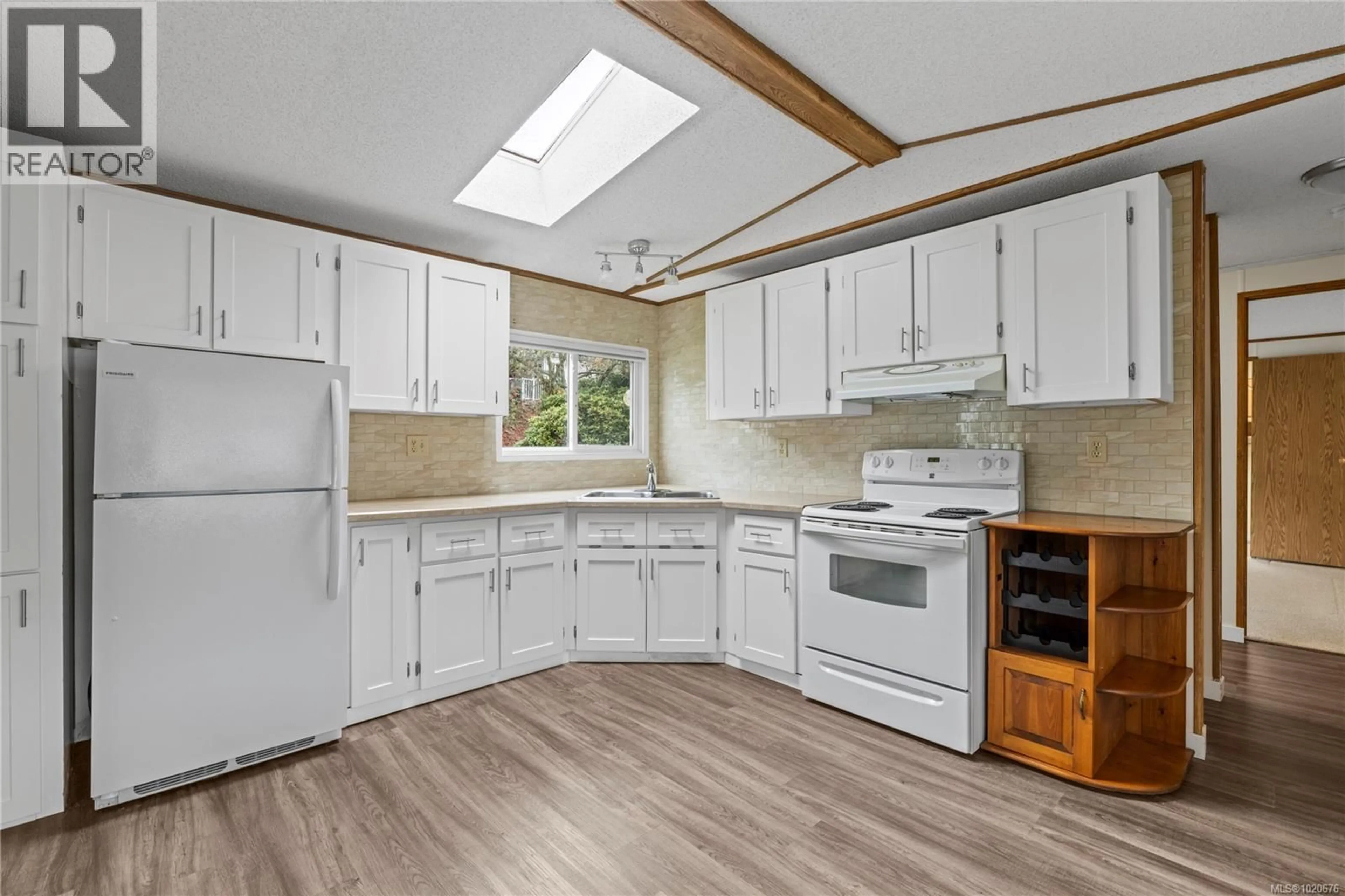 Standard kitchen, unknown for 34 - 1174 MORRELL CIRCLE, Nanaimo British Columbia V9R6K6
