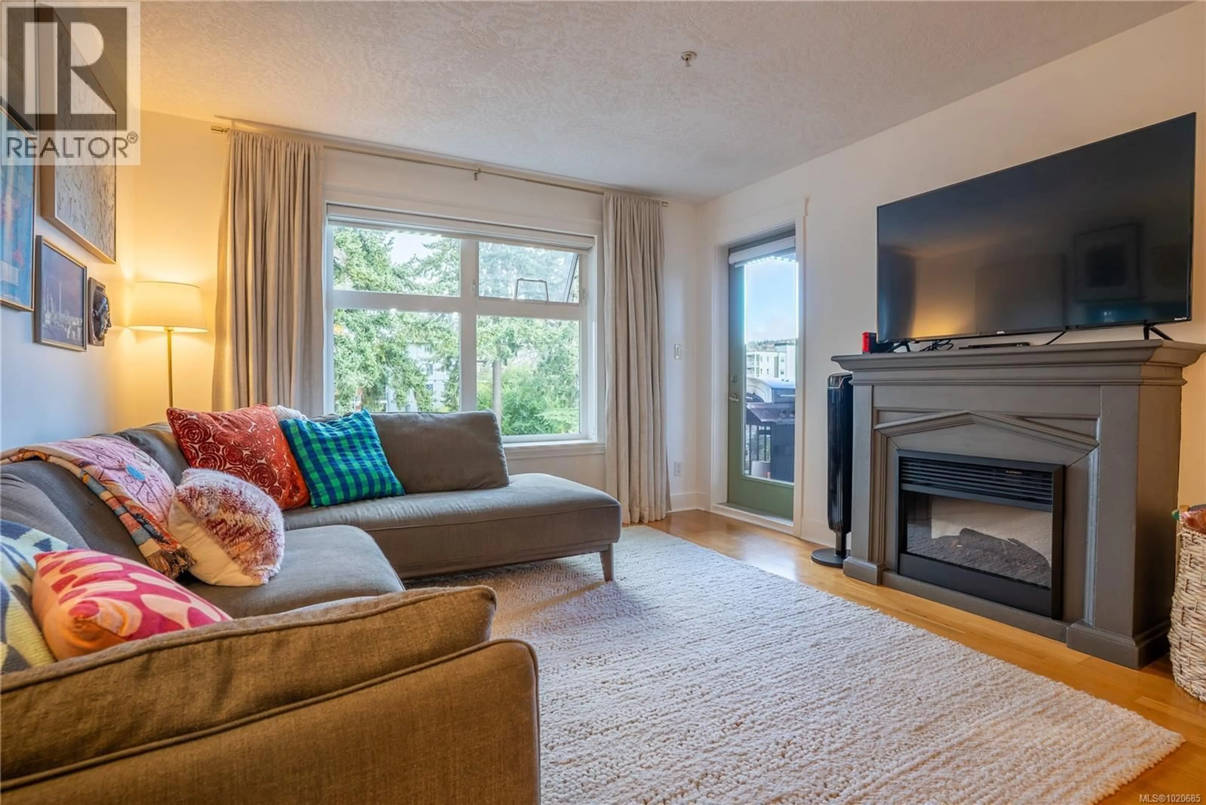 Living room with furniture, unknown for 306 - 2717 PEATT ROAD, Langford British Columbia V9B3V2
