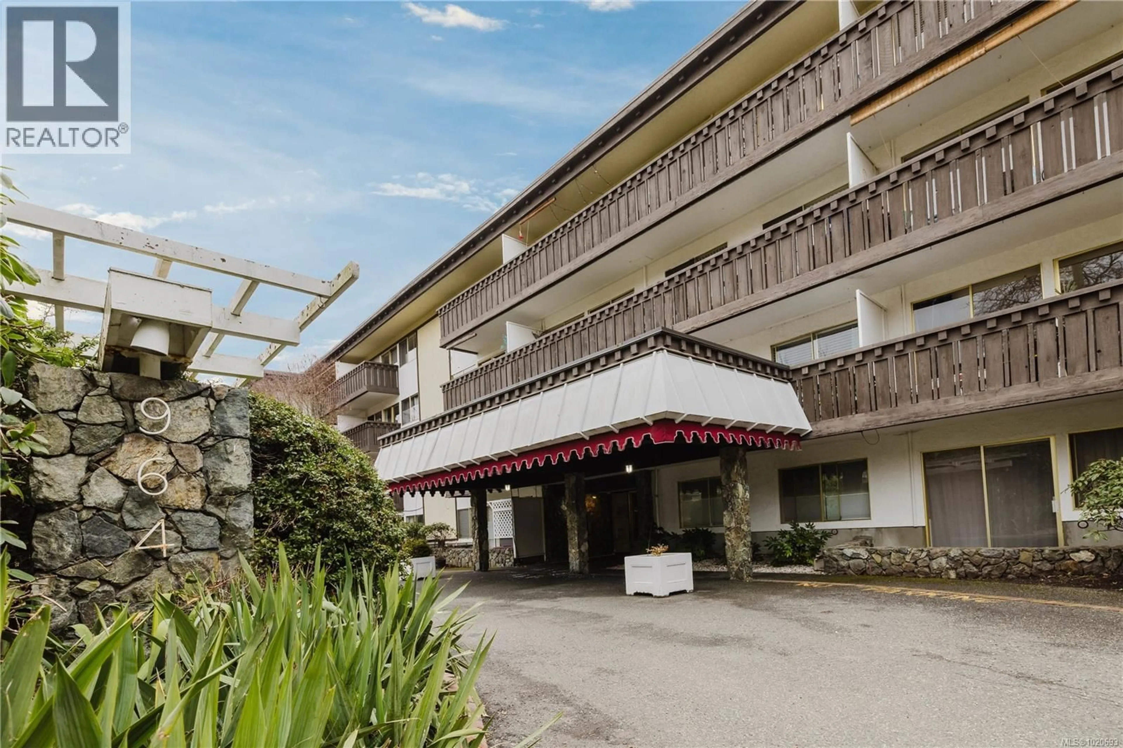 Patio, building for 209 - 964 HEYWOOD AVENUE, Victoria British Columbia V8V2Y5