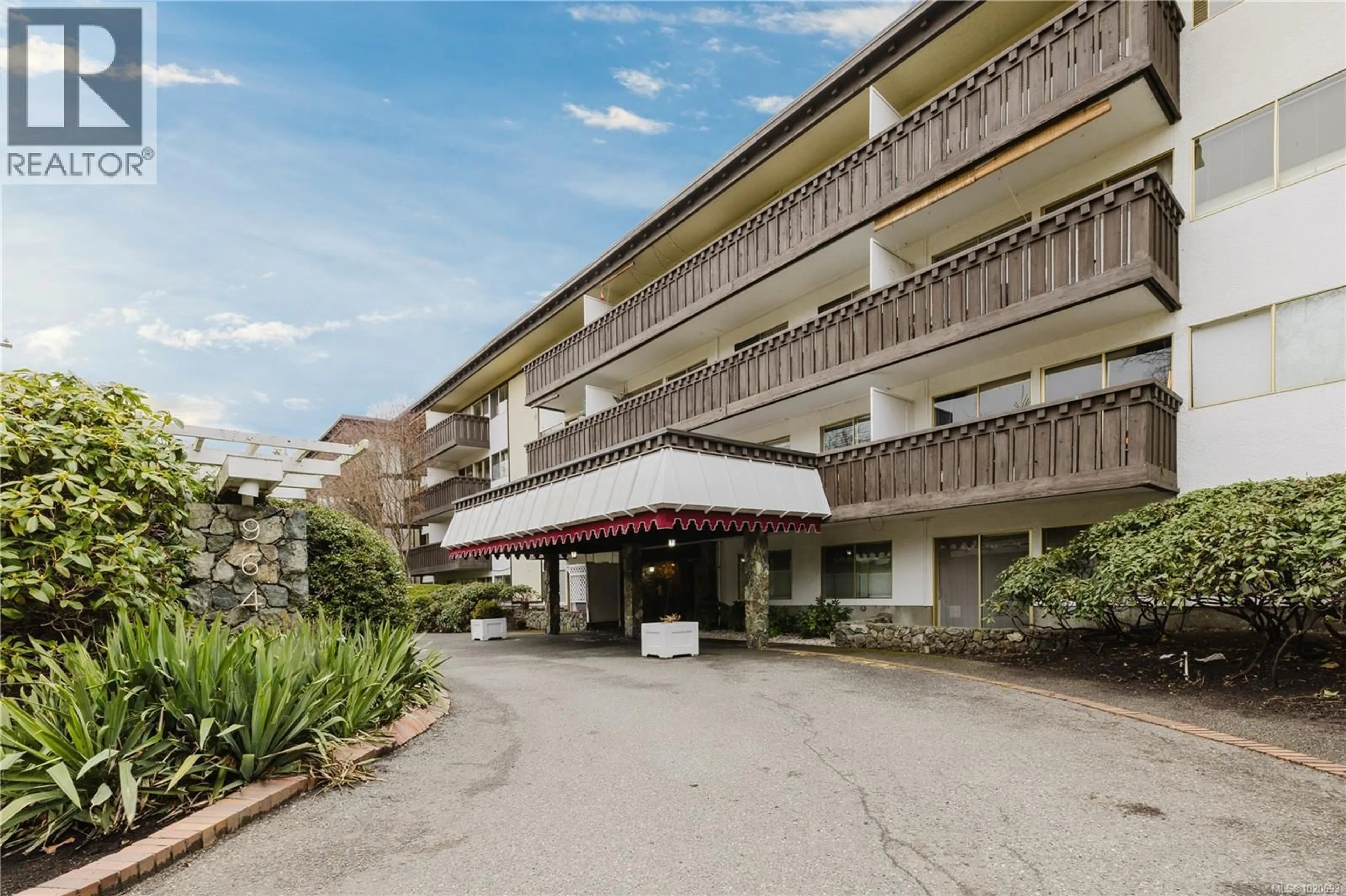 Patio, building for 209 - 964 HEYWOOD AVENUE, Victoria British Columbia V8V2Y5